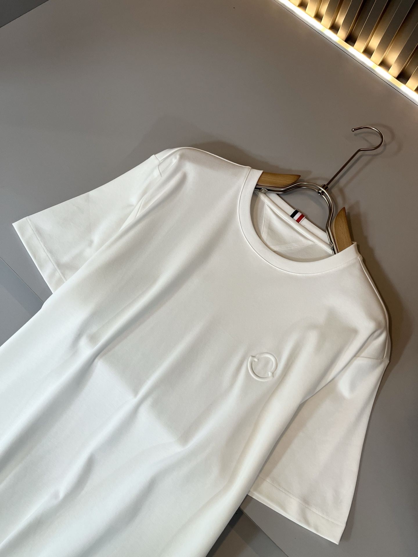     Moncler蒙家 2025春夏最新男女同款👫贸易订单短袖T恤，全品相！！网红款！采用logo图