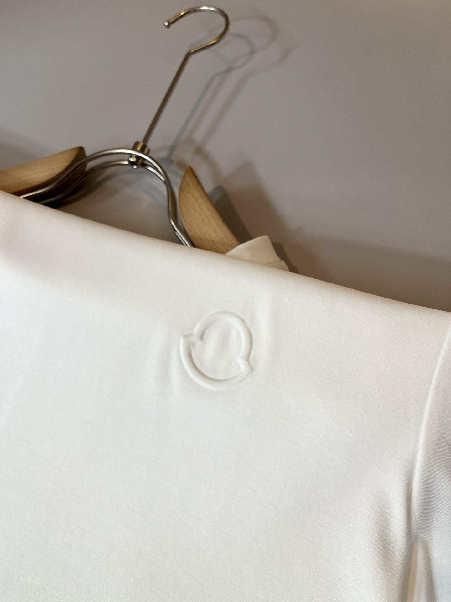     Moncler蒙家 2025春夏最新男女同款👫贸易订单短袖T恤，全品相！！网红款！采用logo图
