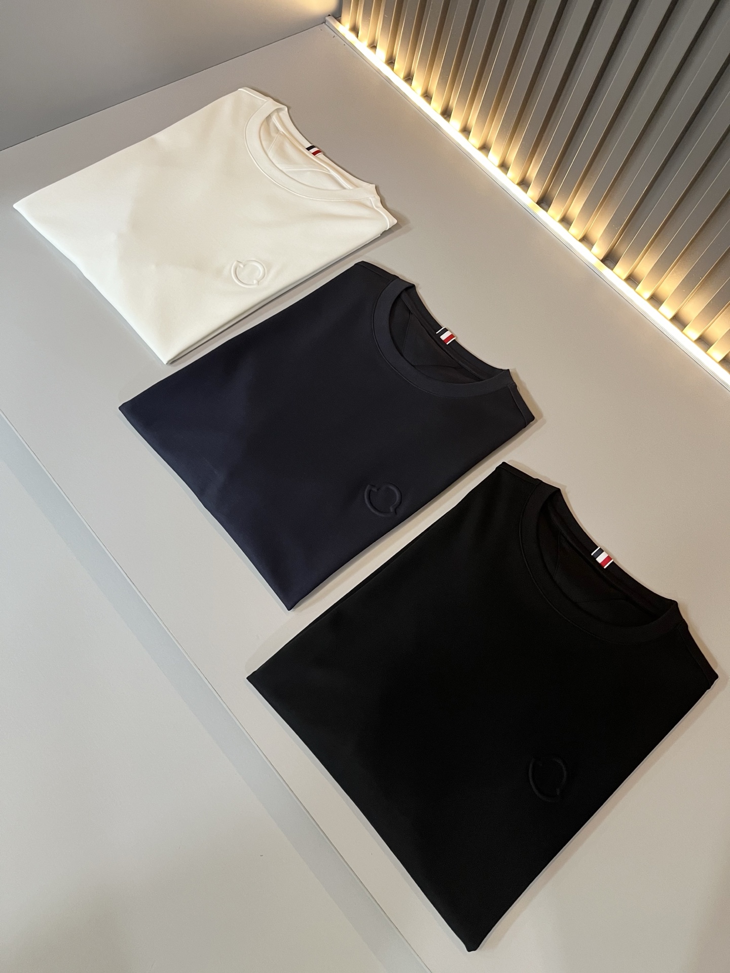     Moncler蒙家 2025春夏最新男女同款👫贸易订单短袖T恤，全品相！！网红款！采用logo图