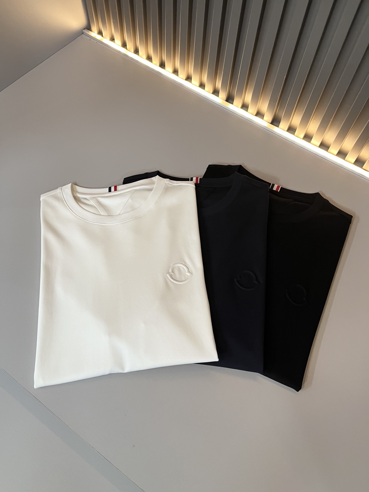     Moncler蒙家 2025春夏最新男女同款👫贸易订单短袖T恤，全品相！！网红款！采用logo图