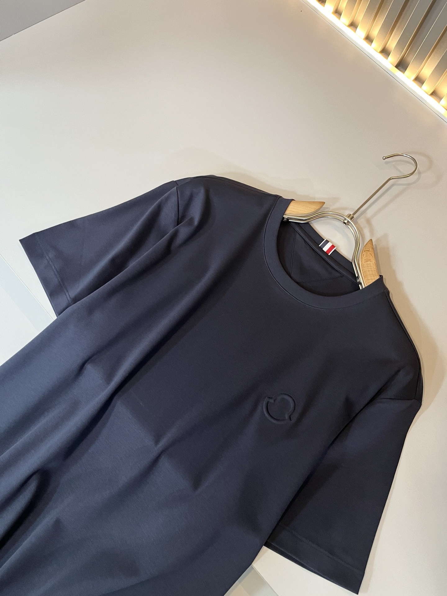     Moncler蒙家 2025春夏最新男女同款👫贸易订单短袖T恤，全品相！！网红款！采用logo图
