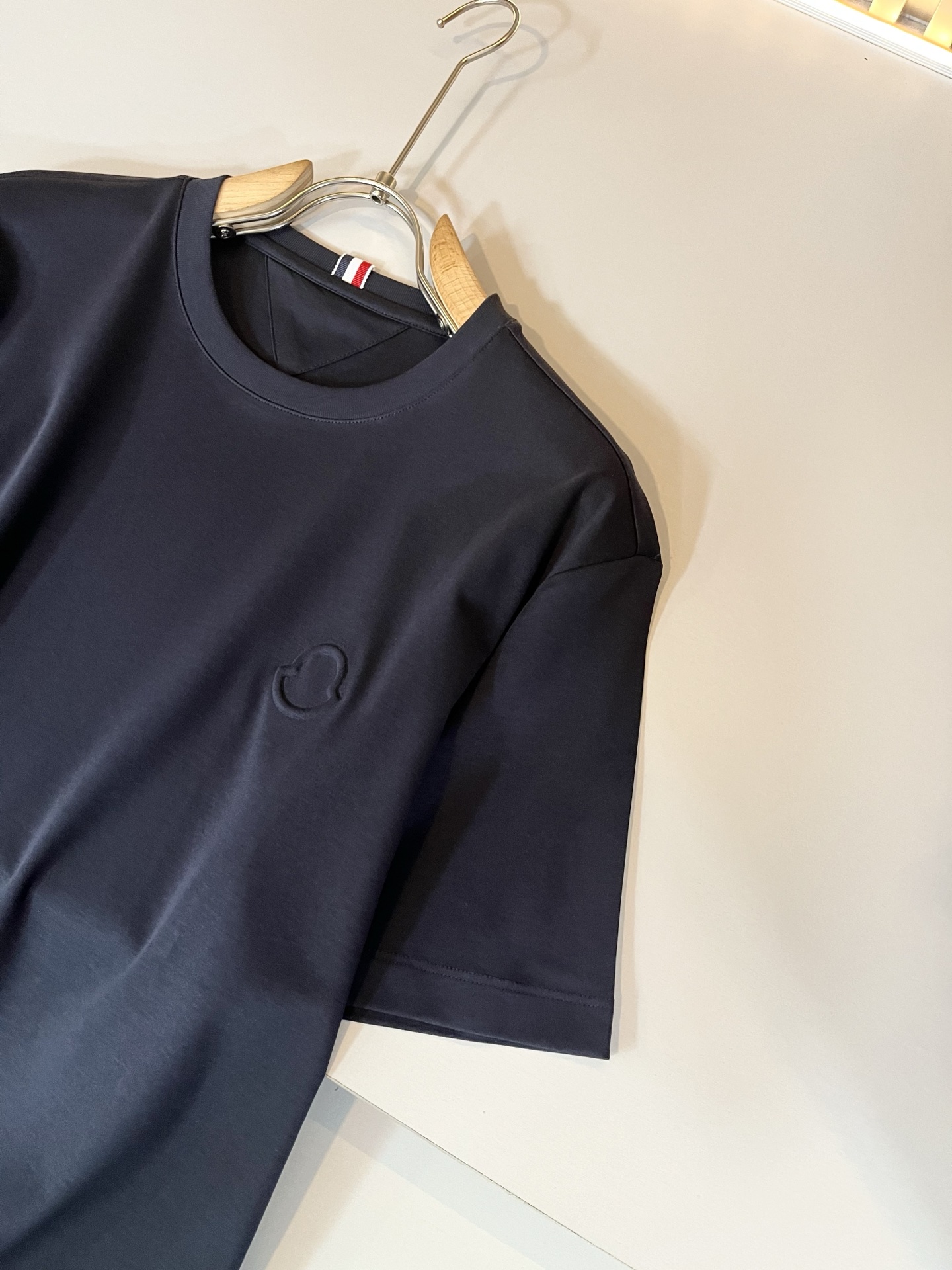     Moncler蒙家 2025春夏最新男女同款👫贸易订单短袖T恤，全品相！！网红款！采用logo图