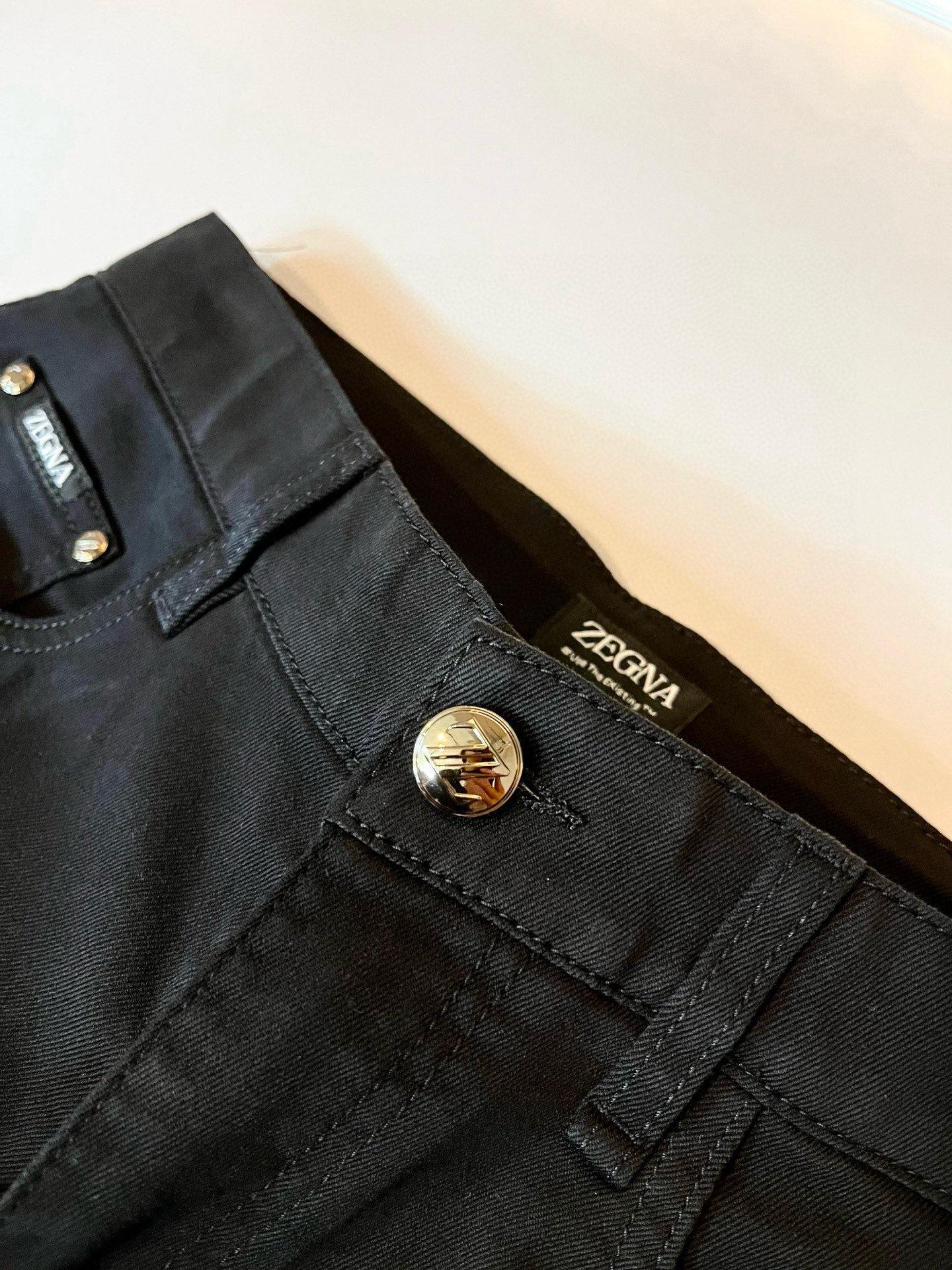  Zegna 杰尼亚 2025春夏新款男士休闲牛仔裤，压轴的渠道货出现了！！柜台同步销售！ 毫不夸张的说