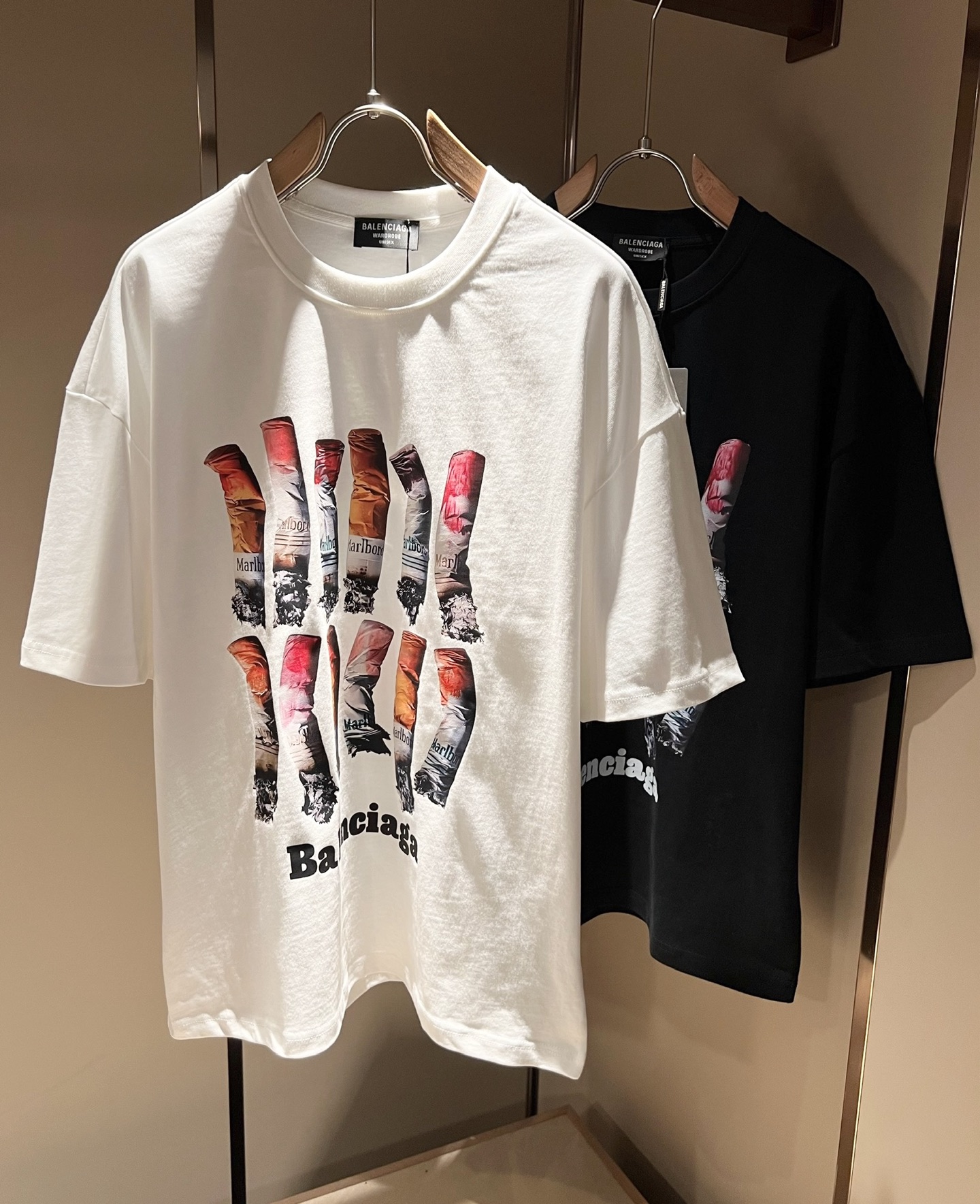  BALENCI*GA巴黎*家 2025春夏新款男女同款👫短袖T恤！走秀图案印花时尚休闲短袖T恤衫！设计