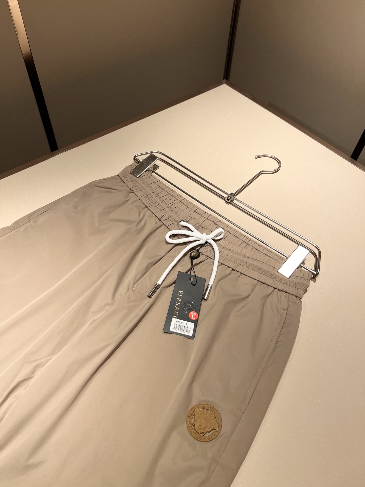  Versa*e 范*哲2025春夏新款男女同款👫休闲短裤，潮流轻奢新品登场 原单复刻产物 高端品质 市