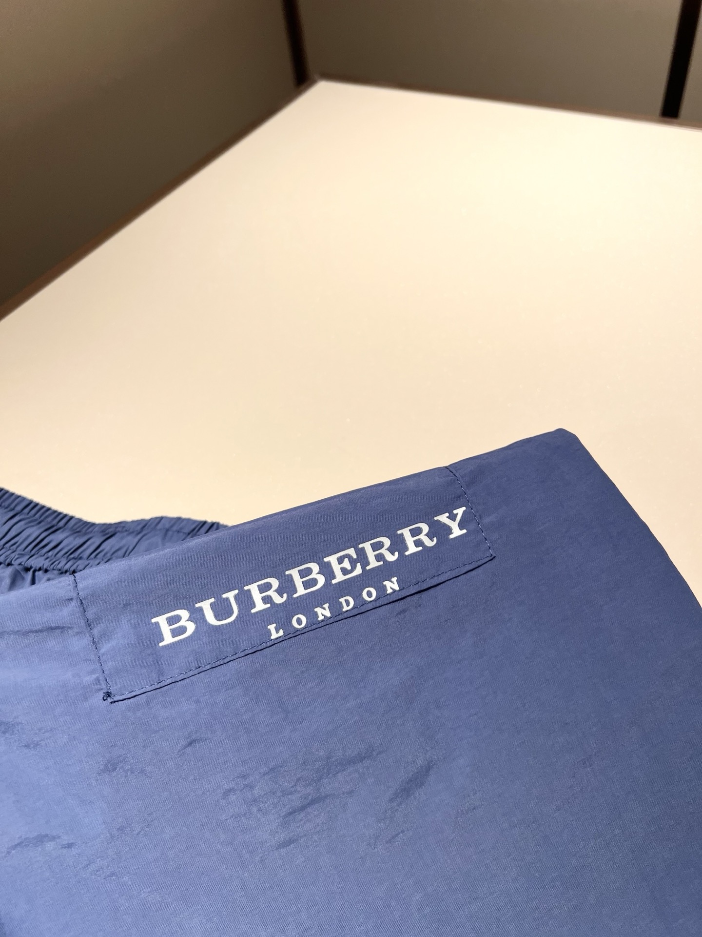  BURBER*Y巴*莉 2025春夏新款休闲百搭男女同款👫休闲短裤！贸易公司渠道稀出，同步官网发售！