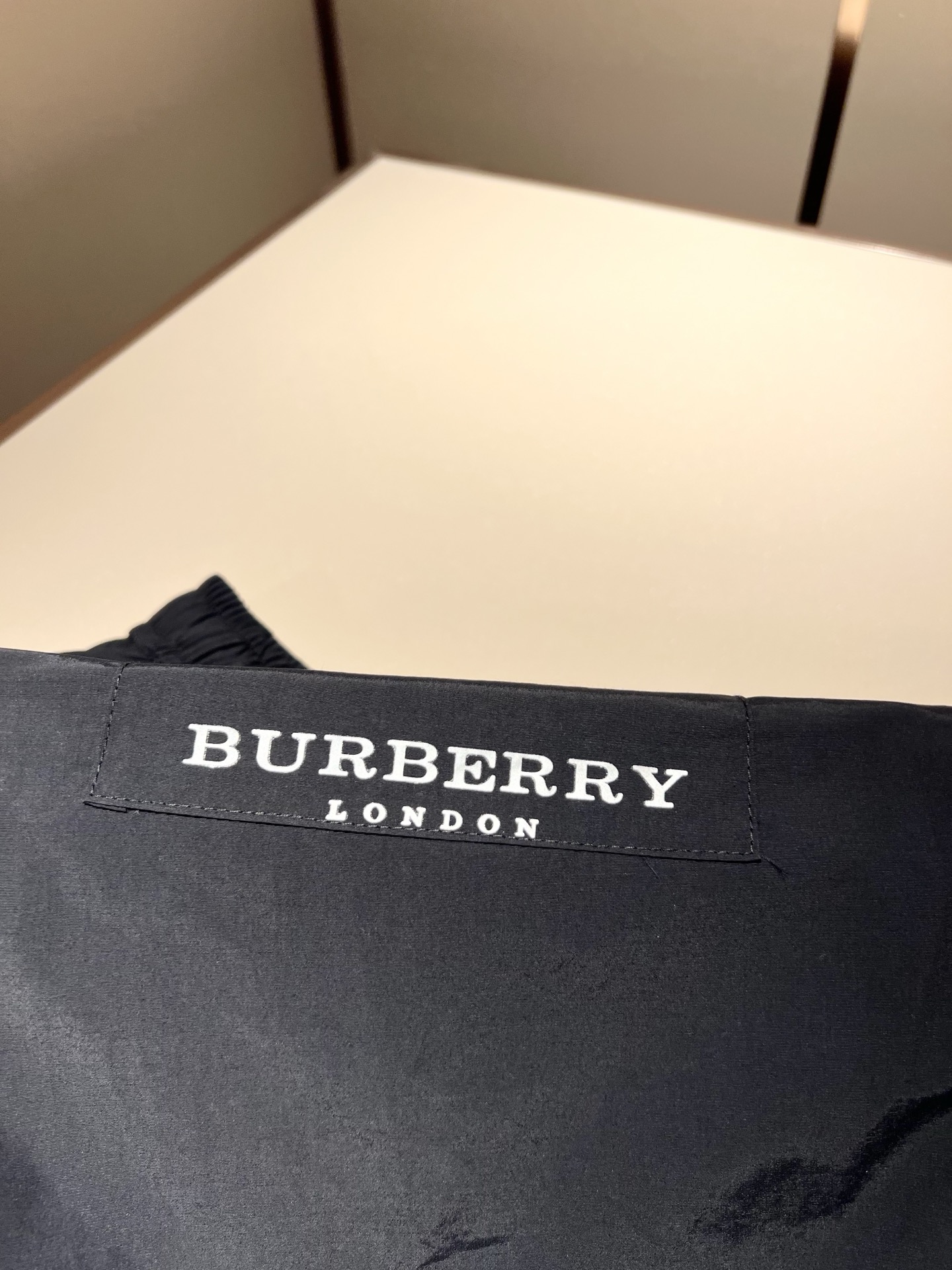   BURBER*Y巴*莉 2025春夏新款休闲百搭男女同款👫休闲短裤！贸易公司渠道稀出，同步官网发售！