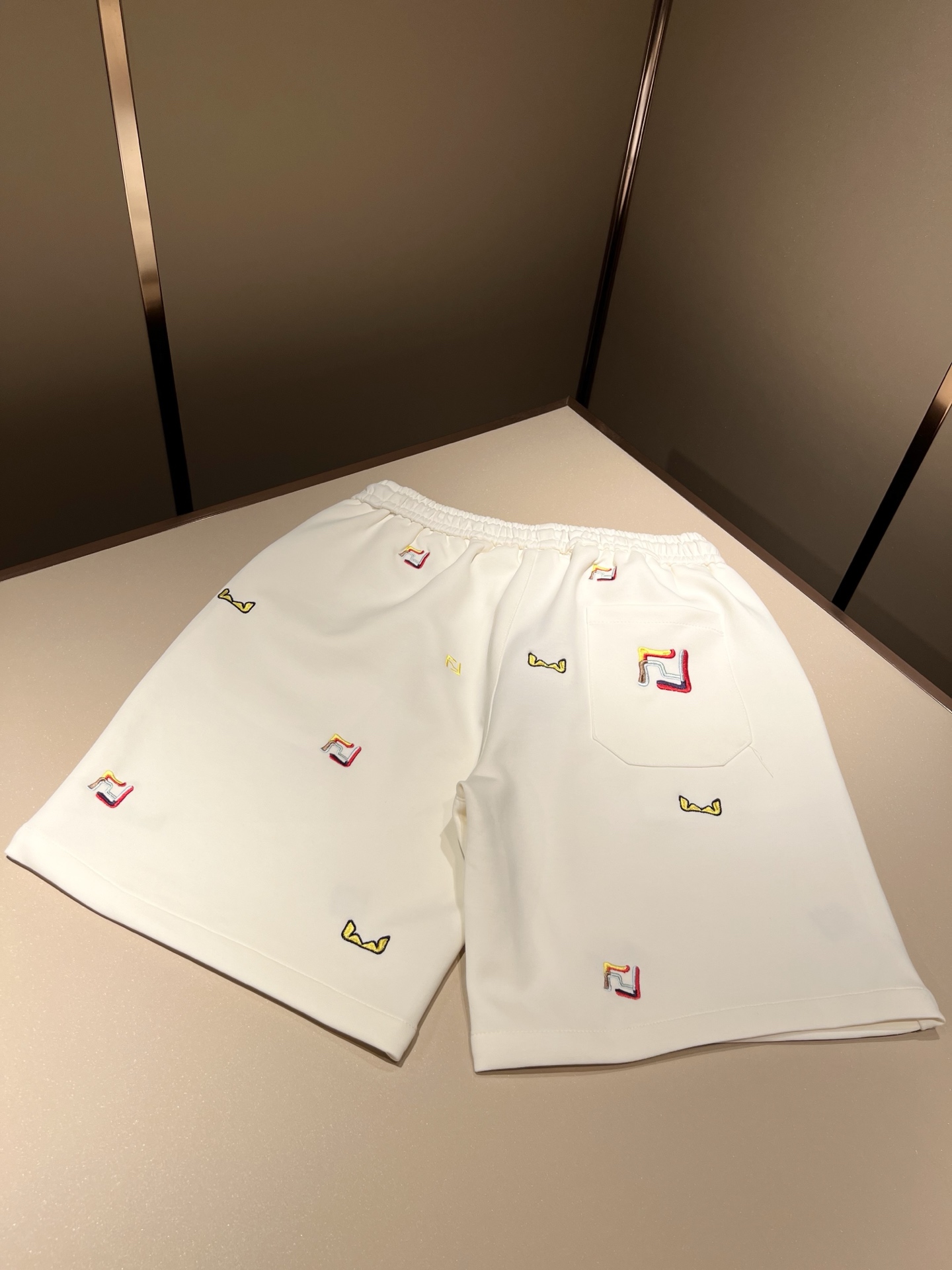  FEN*DI芬*迪 2025春夏新款经典休闲百搭抽绳休闲短裤，贸易公司渠道订单，FD百搭休闲裤，大牌中