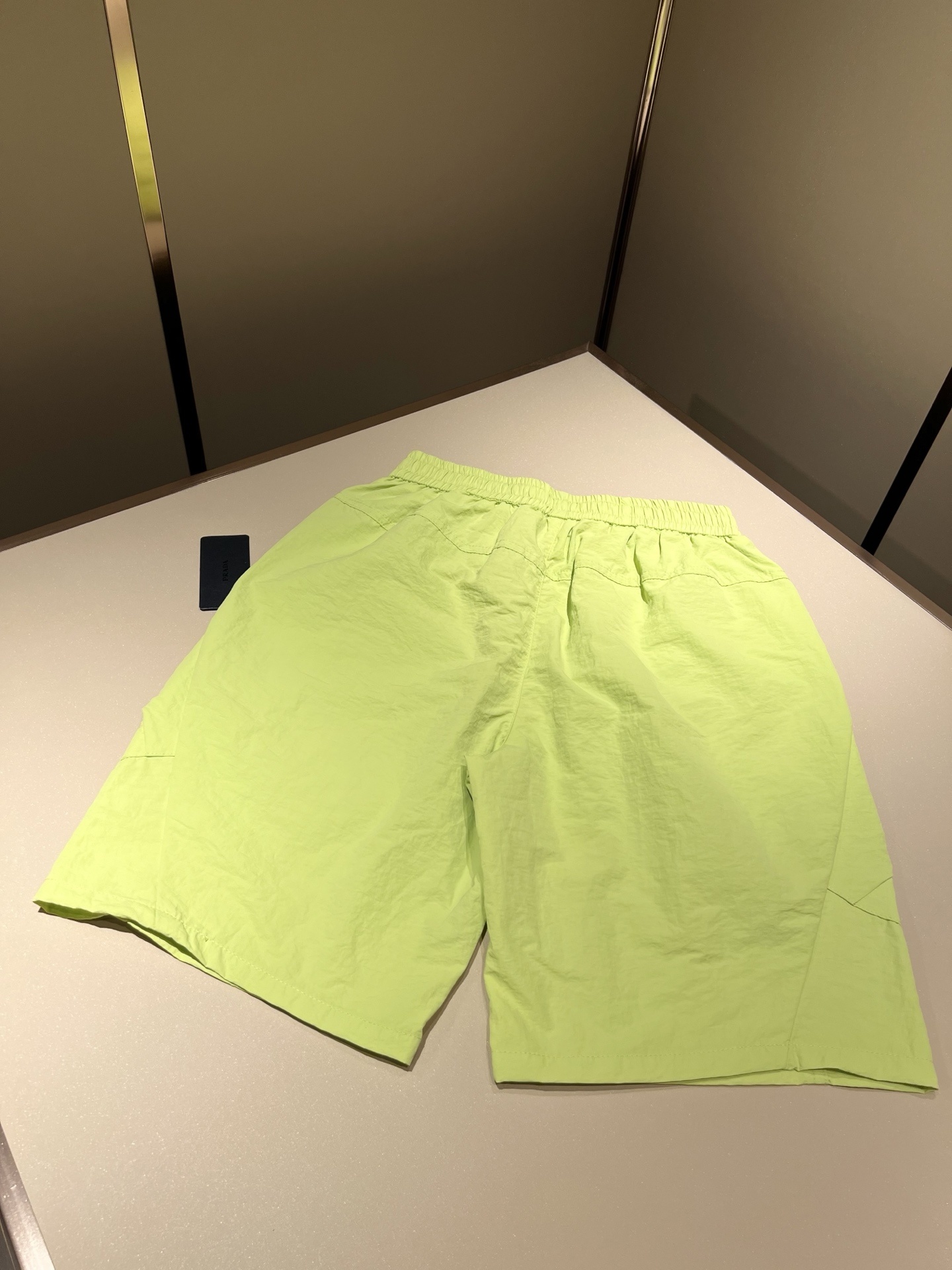 PRA*DA普*达 2025春夏新款男士休闲短裤,高端品质之选……一款休闲裤兼备的百搭裤装,也是男
