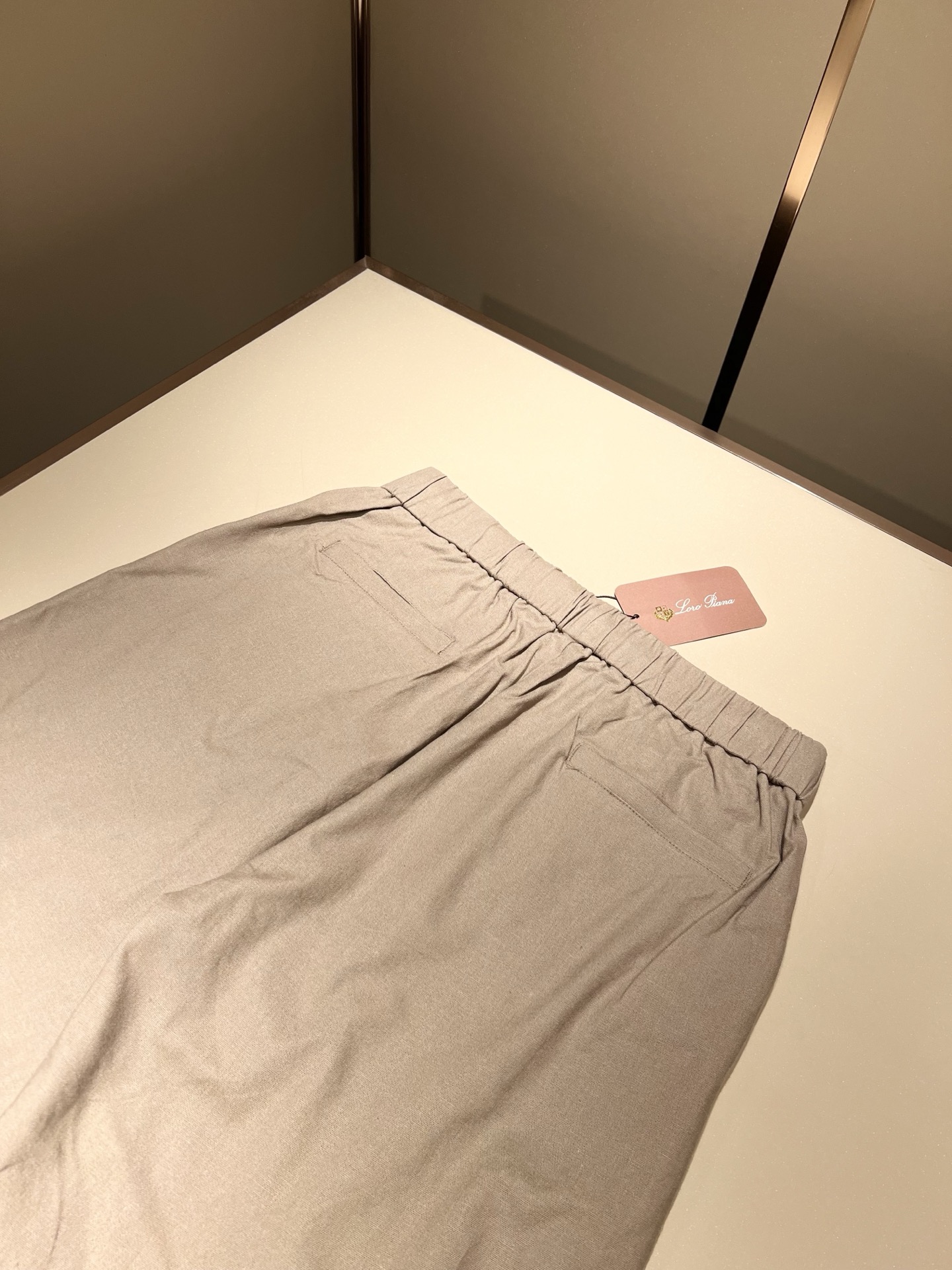  Loro Piana诺悠翩雅 2025春夏新品男士纯亚麻休闲裤，最新的贸易订单全品相！！网红款！上身舒
