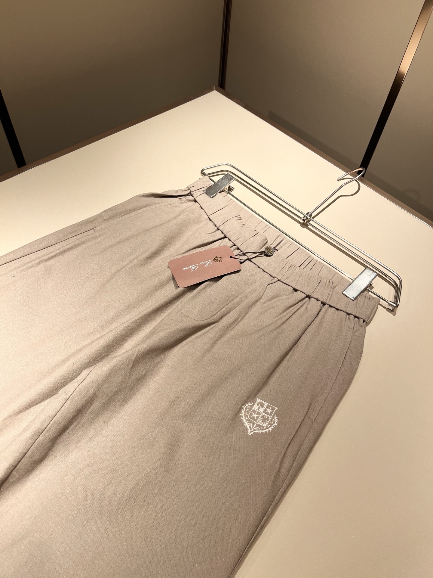  Loro Piana诺悠翩雅 2025春夏新品男士纯亚麻休闲裤，最新的贸易订单全品相！！网红款！上身舒