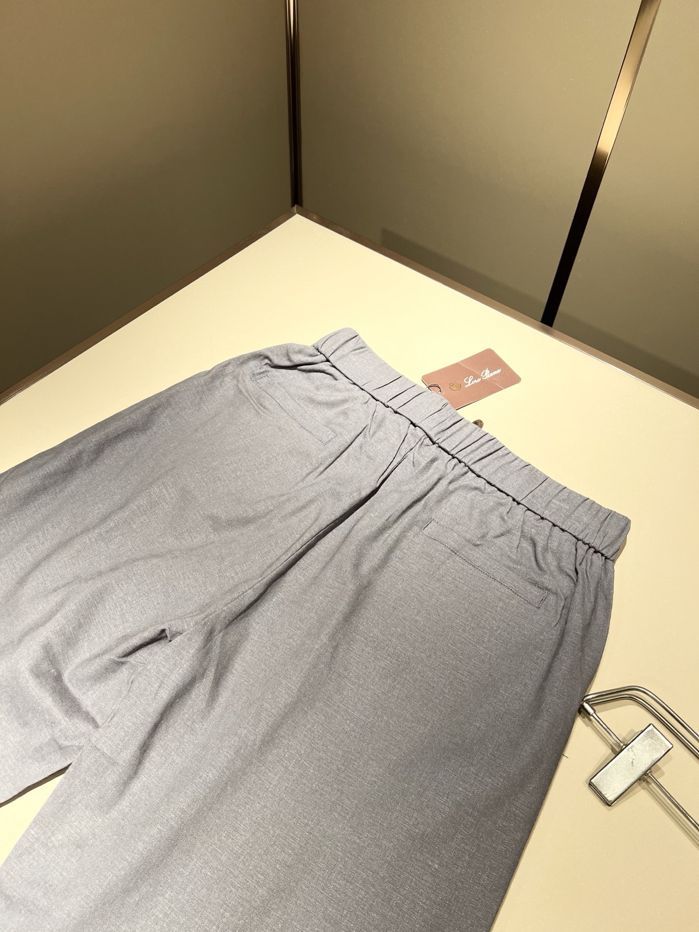 Loro Piana诺悠翩雅 2025春夏新品男士纯亚麻休闲裤，最新的贸易订单全品相！！网红款！上身舒