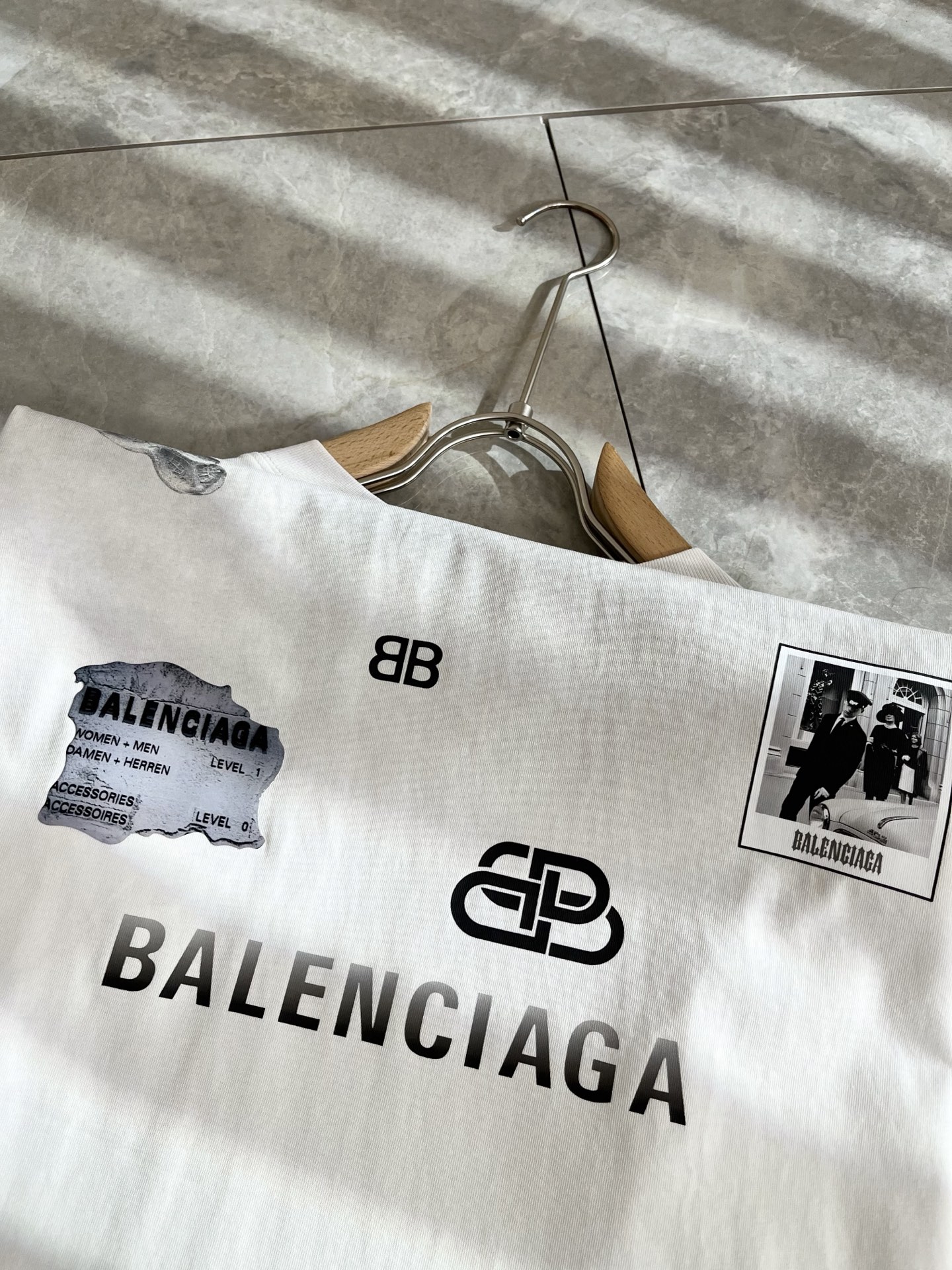  BALENCI*GA巴黎*家 2025春夏新款男女同款👫短袖T恤！走秀图案印花时尚休闲短袖T恤衫！胸前