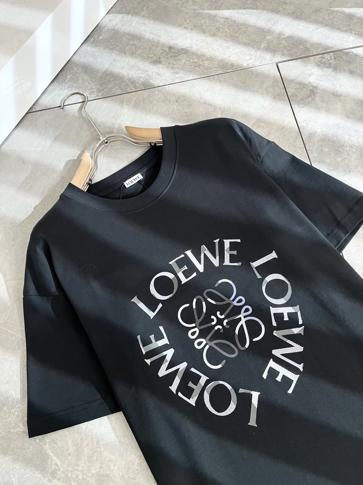  LOE*WE罗*威 2025春夏新款男女同款👫短袖T恤，意大利原厂订单渠道，极具个性高级风，标志log