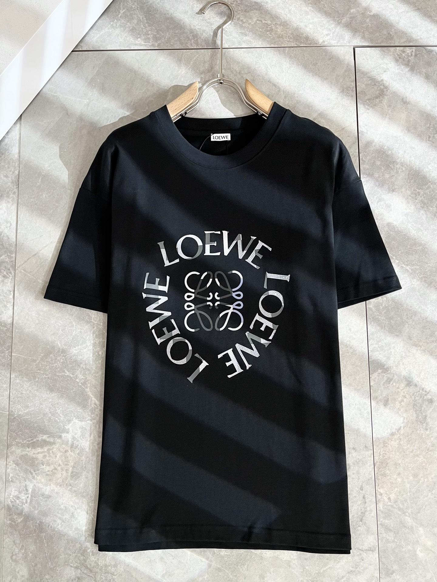  LOE*WE罗*威 2025春夏新款男女同款👫短袖T恤，意大利原厂订单渠道，极具个性高级风，标志log