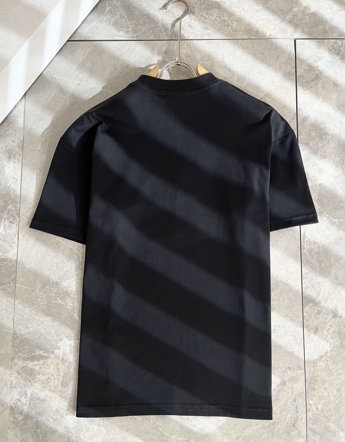   Moncler蒙家 2025春夏最新男女同款👫贸易订单短袖T恤，全品相！！网红款！采用logo图案印