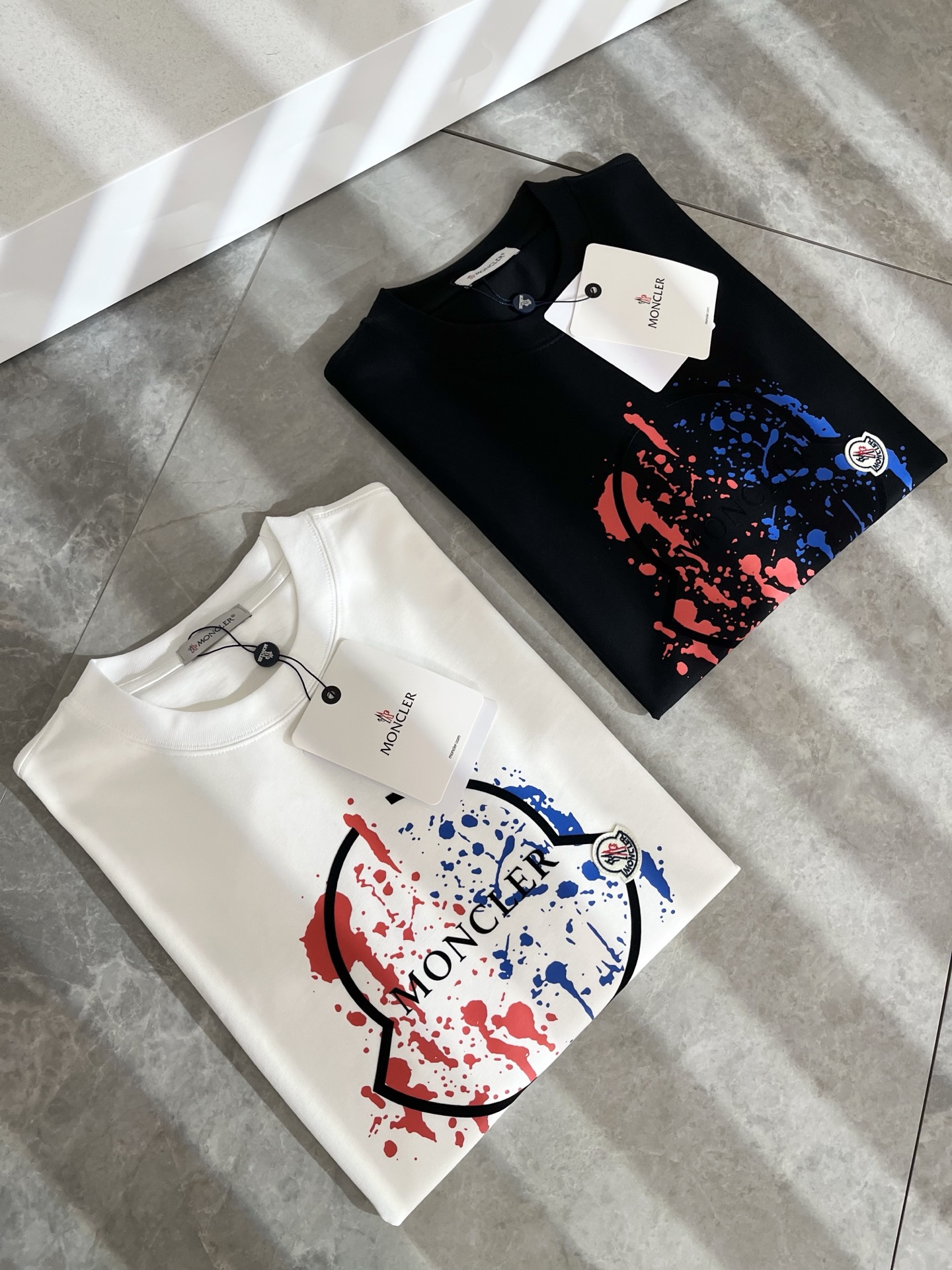   Moncler蒙家 2025春夏最新男女同款👫贸易订单短袖T恤，全品相！！网红款！采用logo图案印