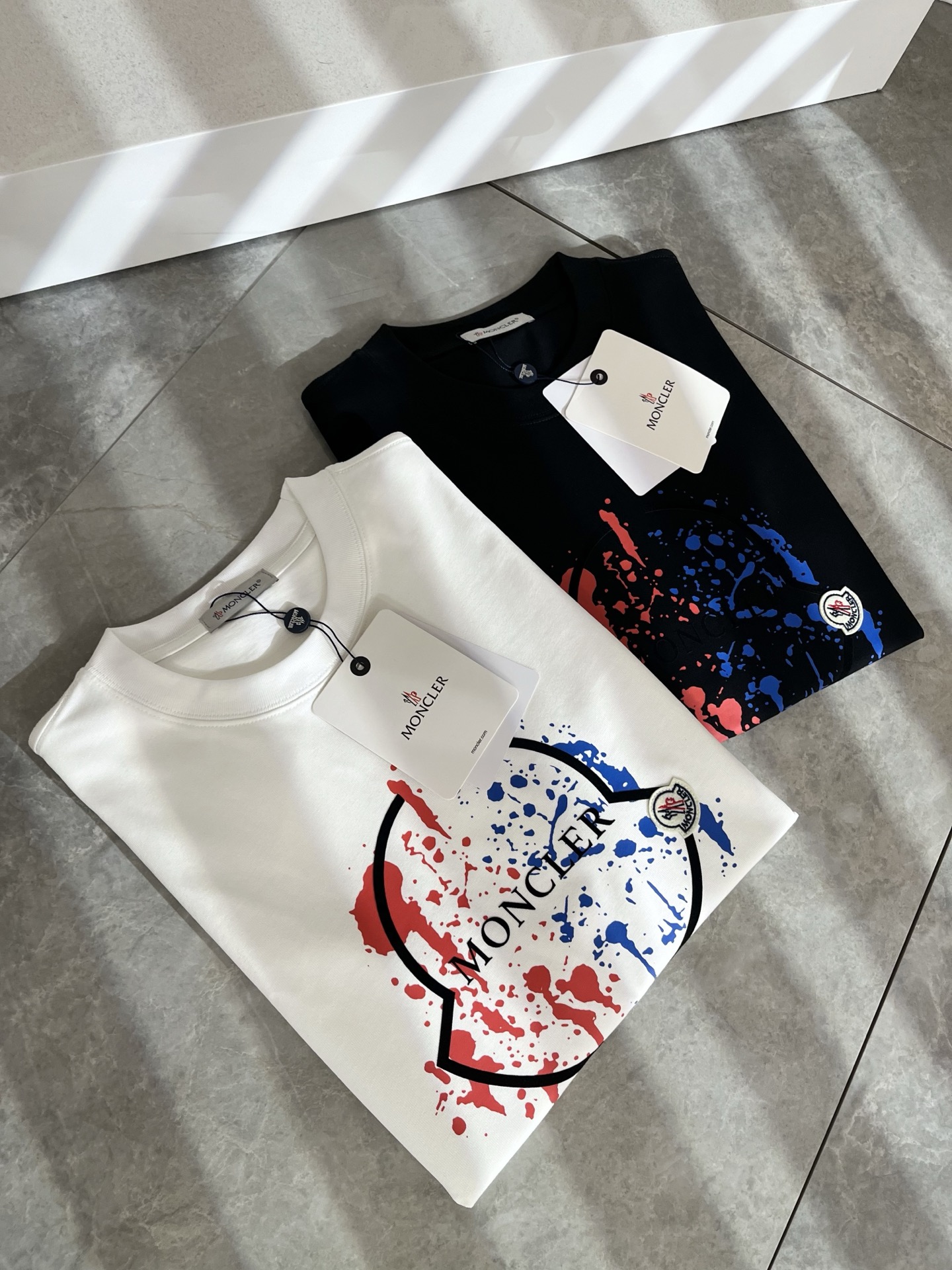   Moncler蒙家 2025春夏最新男女同款👫贸易订单短袖T恤，全品相！！网红款！采用logo图案印