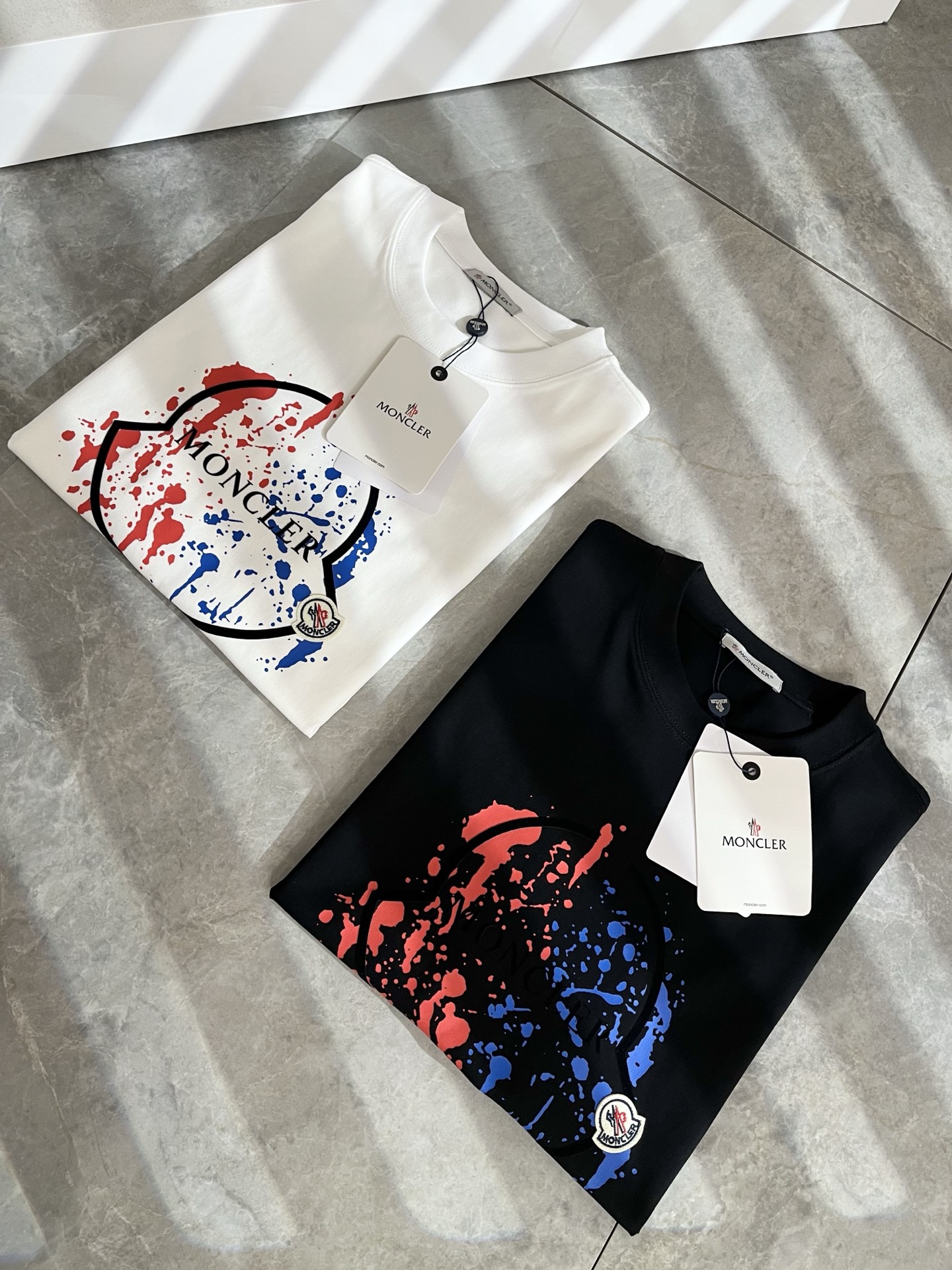   Moncler蒙家 2025春夏最新男女同款👫贸易订单短袖T恤，全品相！！网红款！采用logo图案印