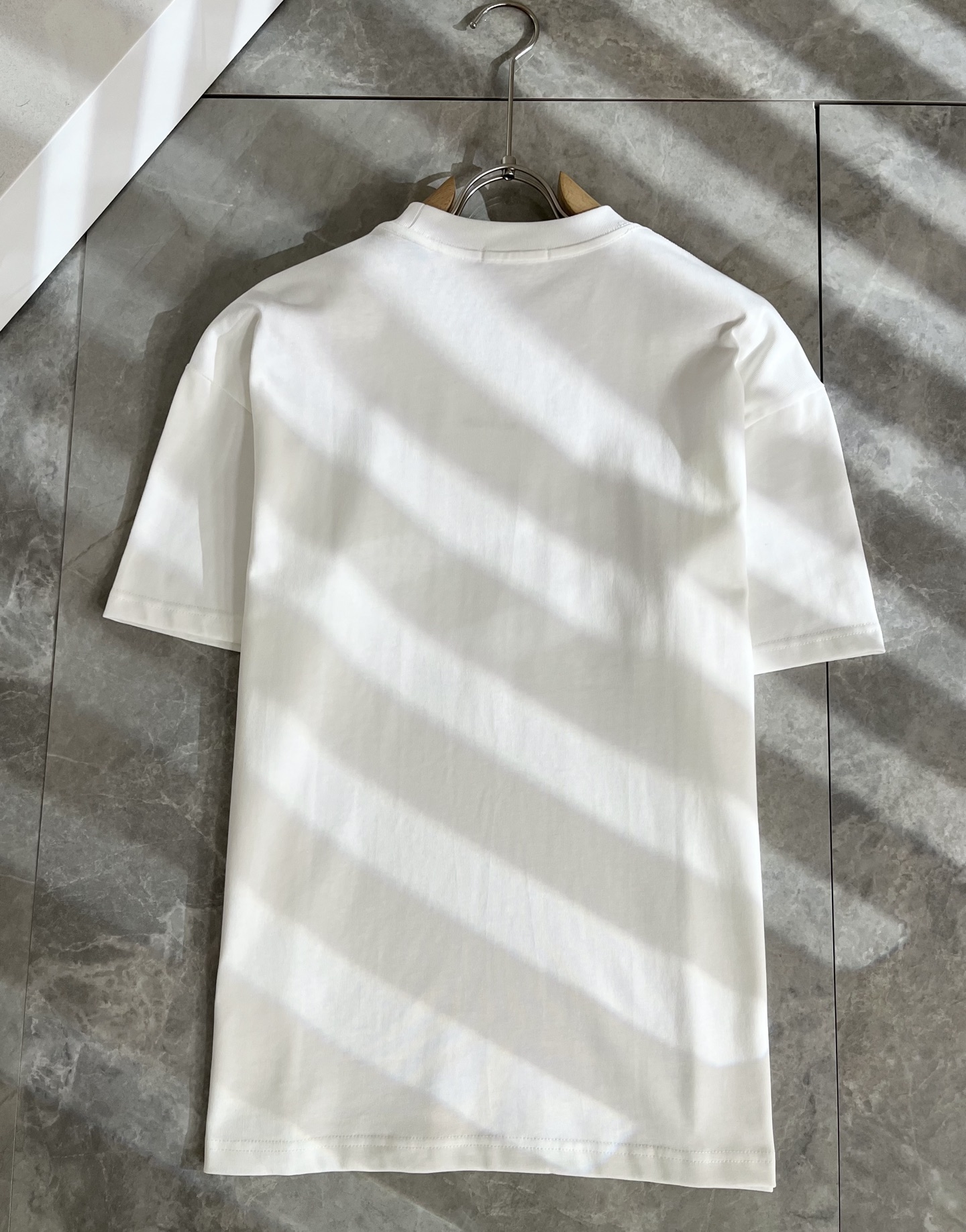   Moncler蒙家 2025春夏最新男女同款👫贸易订单短袖T恤，全品相！！网红款！采用logo图案印