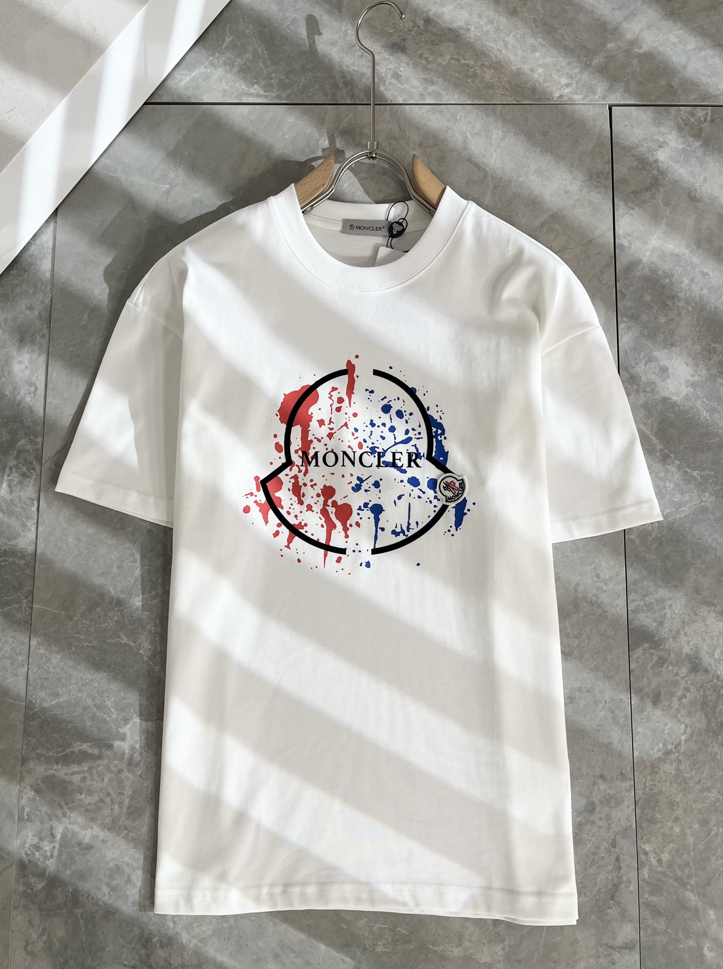   Moncler蒙家 2025春夏最新男女同款👫贸易订单短袖T恤，全品相！！网红款！采用logo图案印