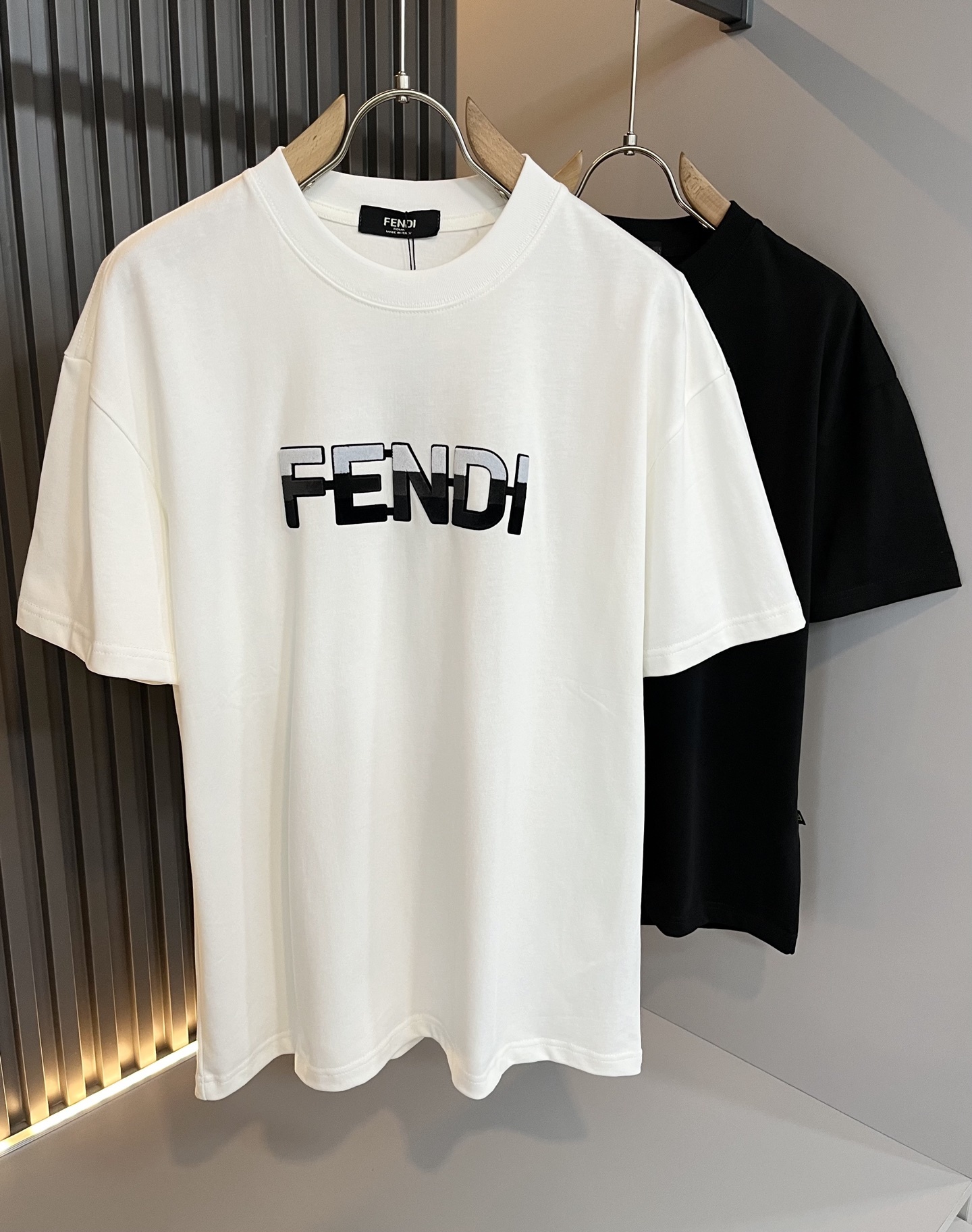 FEN*I 芬*迪2025春夏新款FD家族FF男女同款👫短袖T恤,男女同款👫百搭极简短袖。意大利原厂订
