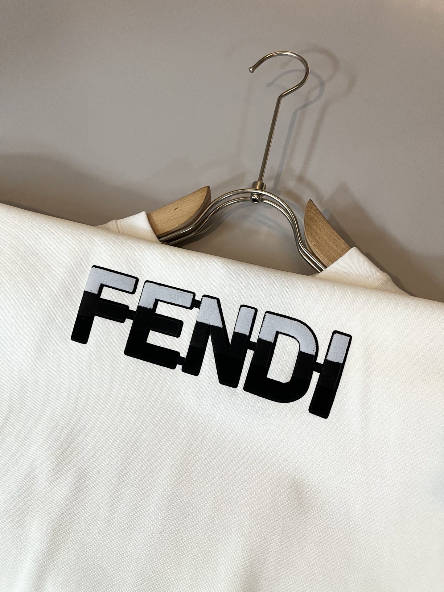  FEN*I 芬*迪2025春夏新款FD家族FF男女同款👫短袖T恤，男女同款👫百搭极简短袖。意大利原厂订