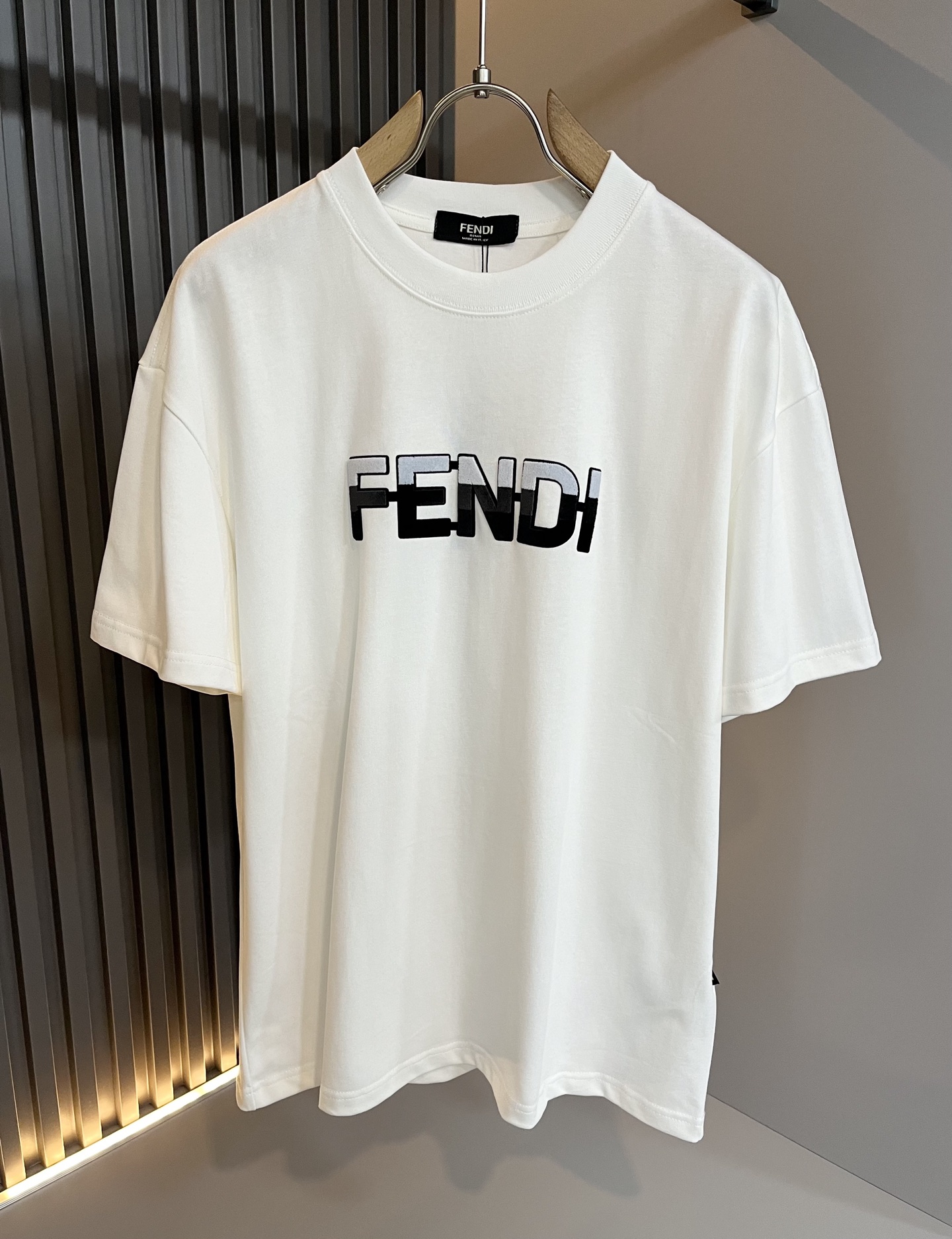  FEN*I 芬*迪2025春夏新款FD家族FF男女同款👫短袖T恤，男女同款👫百搭极简短袖。意大利原厂订