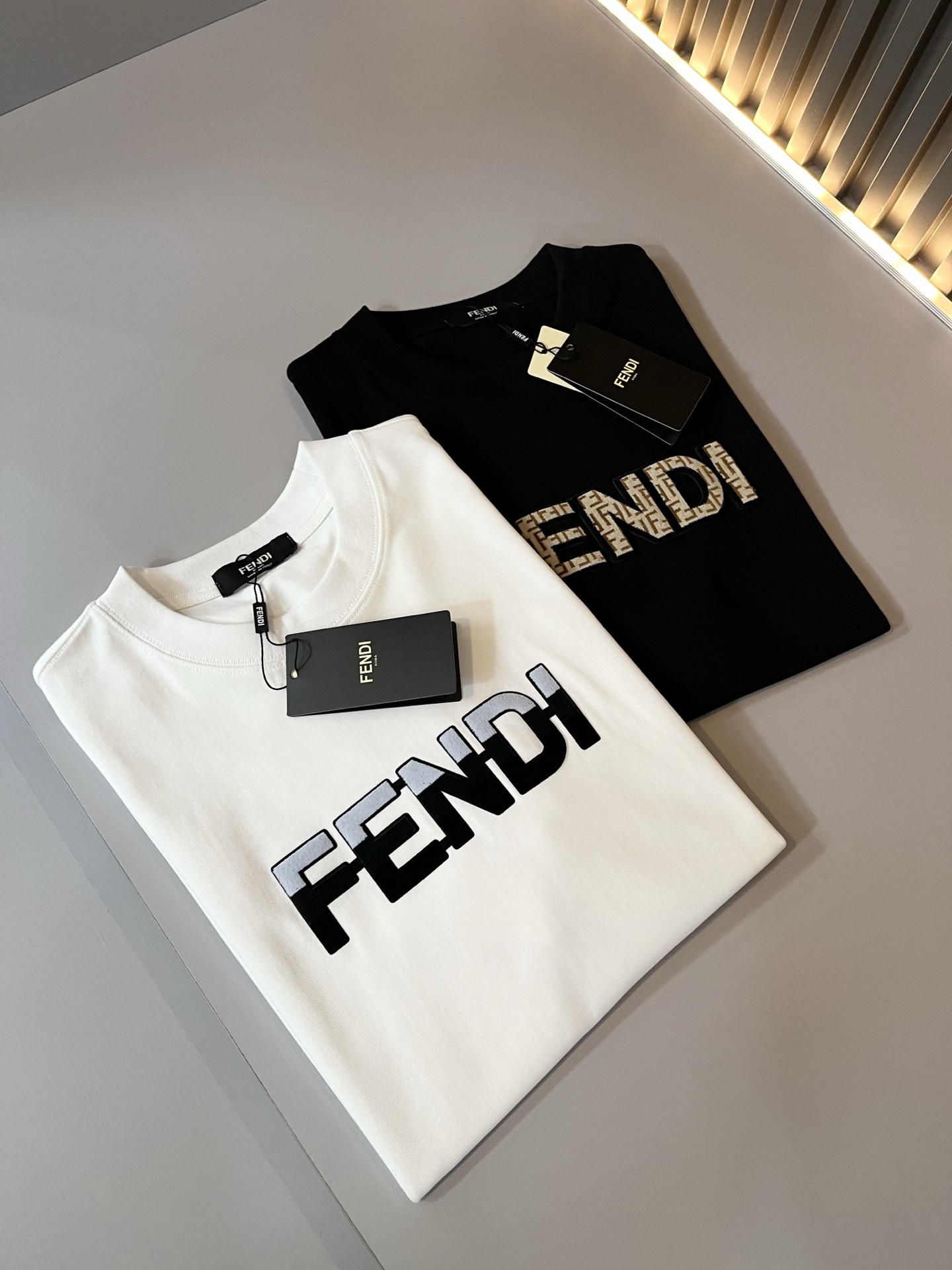 FEN*I 芬*迪2025春夏新款FD家族FF男女同款👫短袖T恤,男女同款👫百搭极简短袖。意大利原厂订