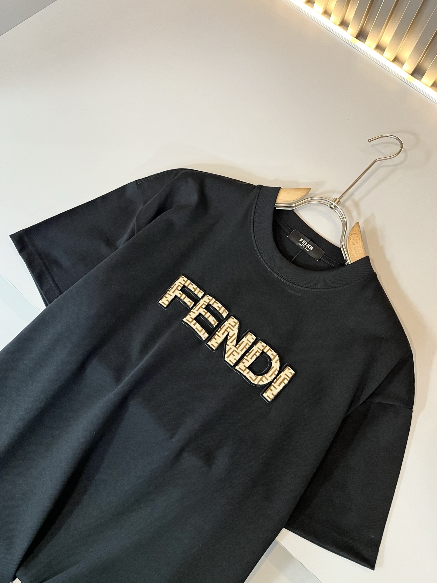 FEN*I 芬*迪2025春夏新款FD家族FF男女同款👫短袖T恤,男女同款👫百搭极简短袖。意大利原厂订