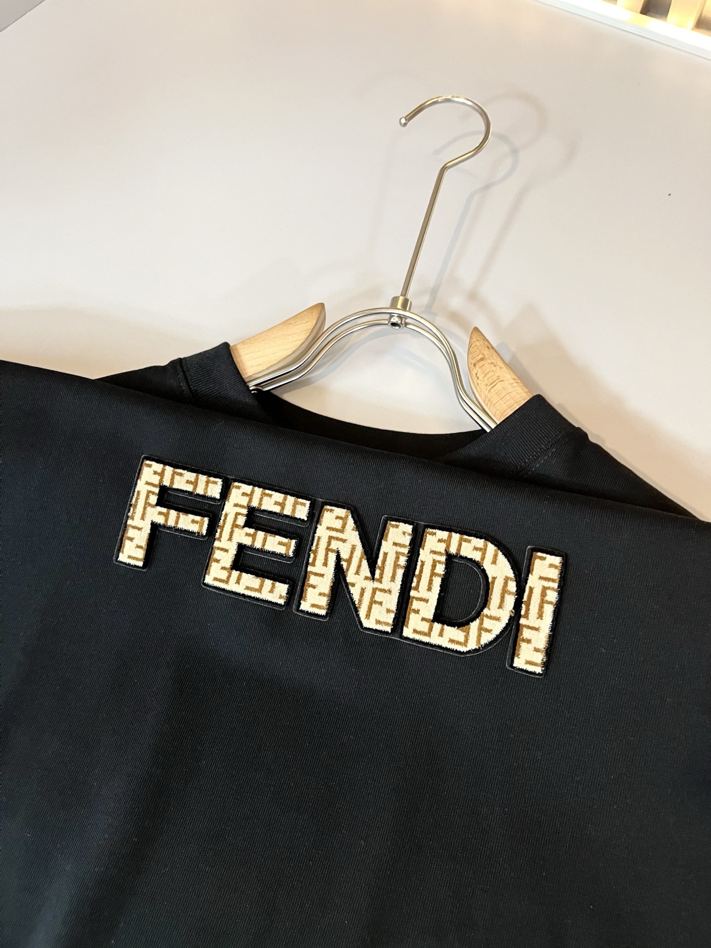 FEN*I 芬*迪2025春夏新款FD家族FF男女同款👫短袖T恤,男女同款👫百搭极简短袖。意大利原厂订