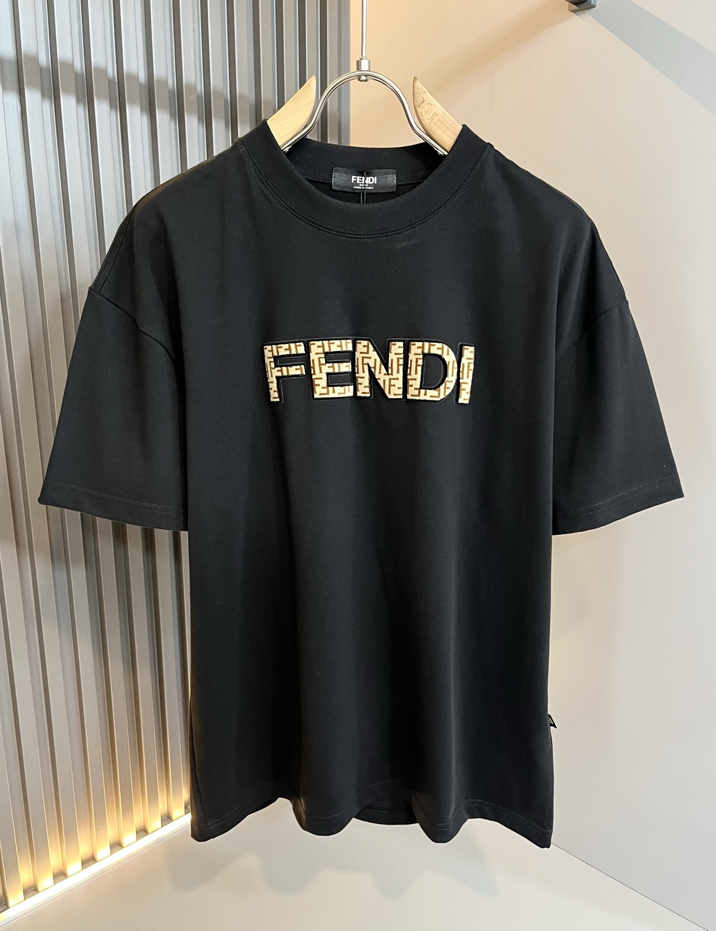 FEN*I 芬*迪2025春夏新款FD家族FF男女同款👫短袖T恤,男女同款👫百搭极简短袖。意大利原厂订