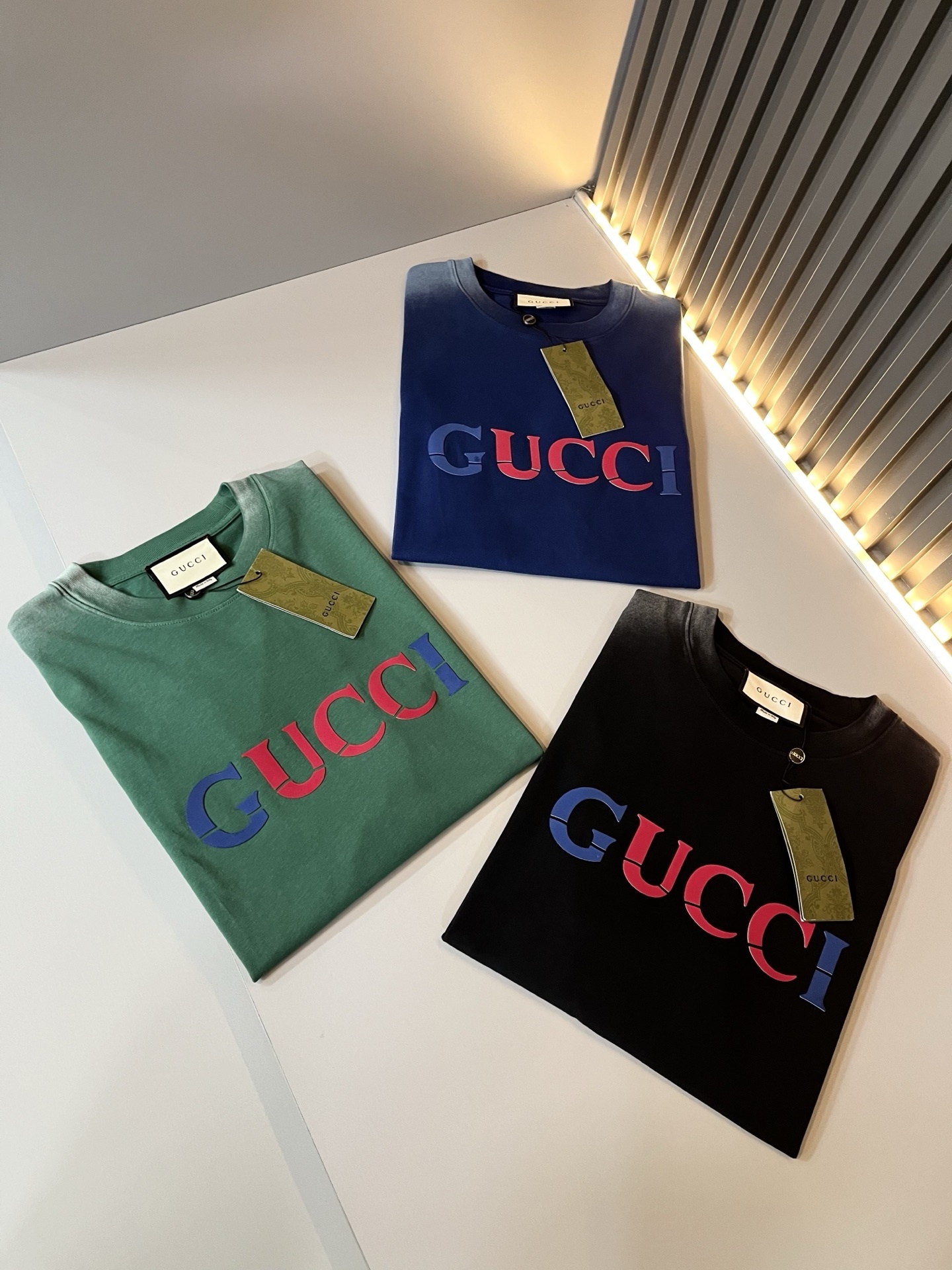 Gucc*古家 2025春夏新款男女同情侣款👫休闲宽松棉质圆领短袖T恤衫!贸易公司渠道稀出,同步官网发