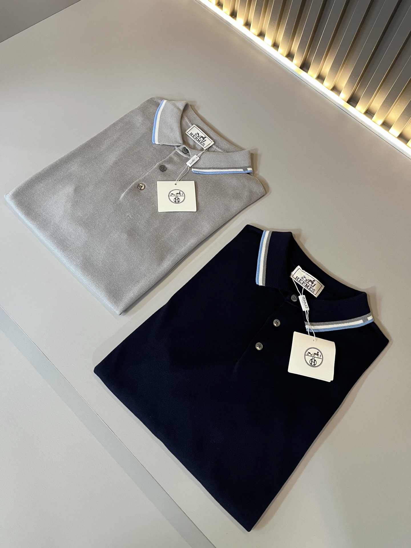  Her*mes爱*仕2025春夏新款男士翻领短袖T恤，全新升级百搭基础款，低调奢华，品格之选！甄选优质