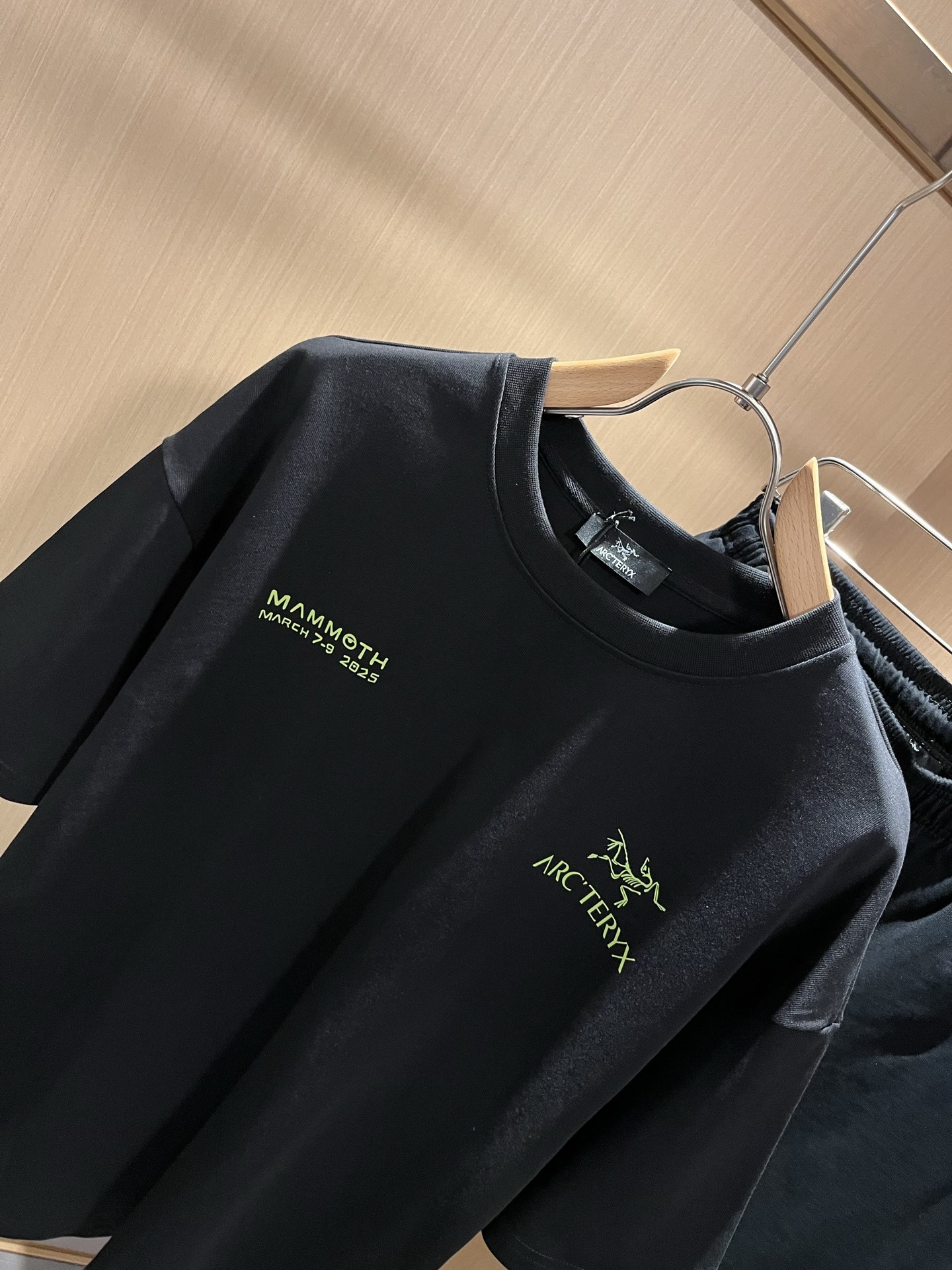 ARCTER*X始*祖鸟 2025春夏新款休闲套装,户外品牌可能大家第一想到的就是加拿大鹅、始祖鸟。给