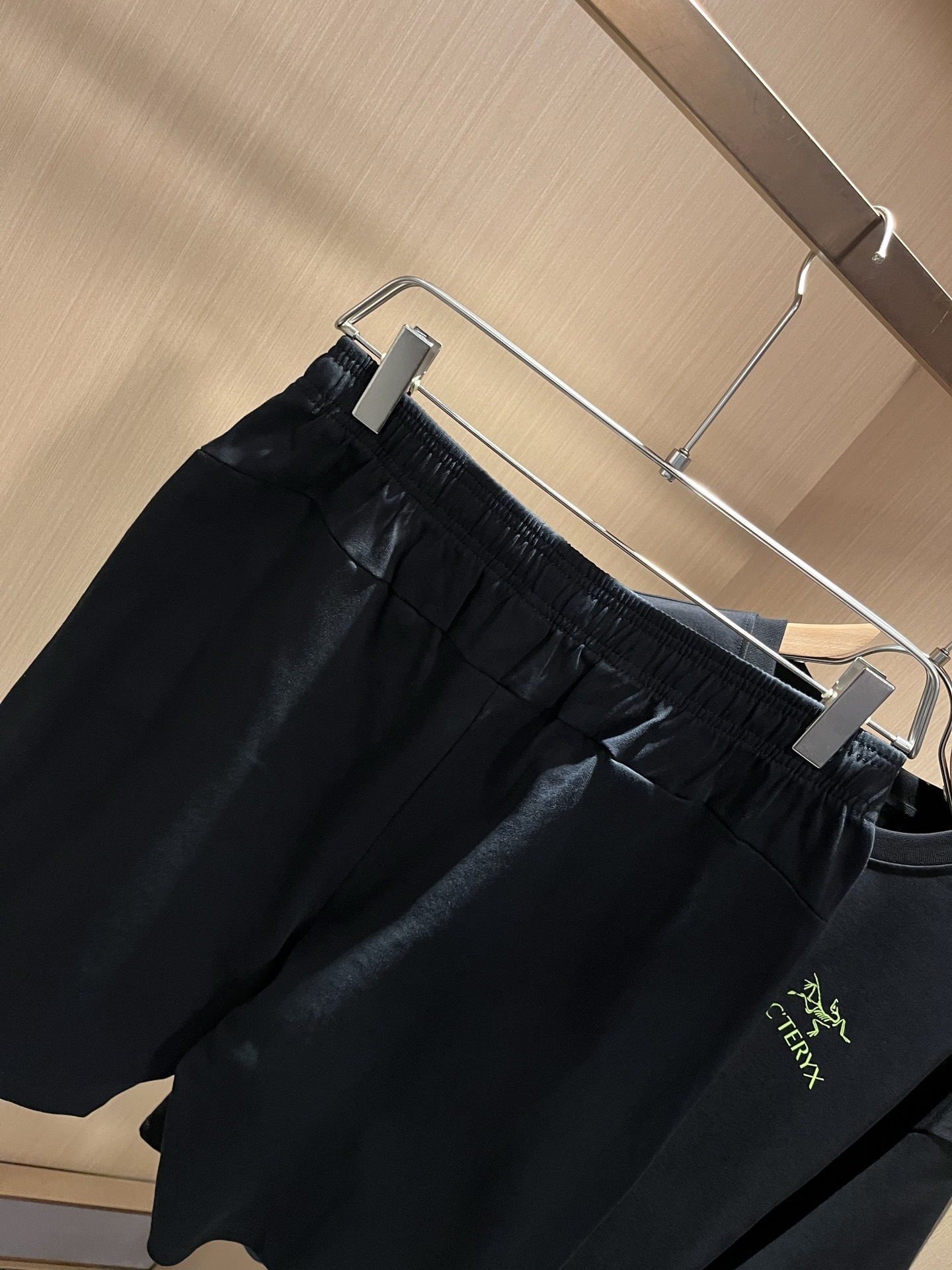 ARCTER*X始*祖鸟 2025春夏新款休闲套装,户外品牌可能大家第一想到的就是加拿大鹅、始祖鸟。给