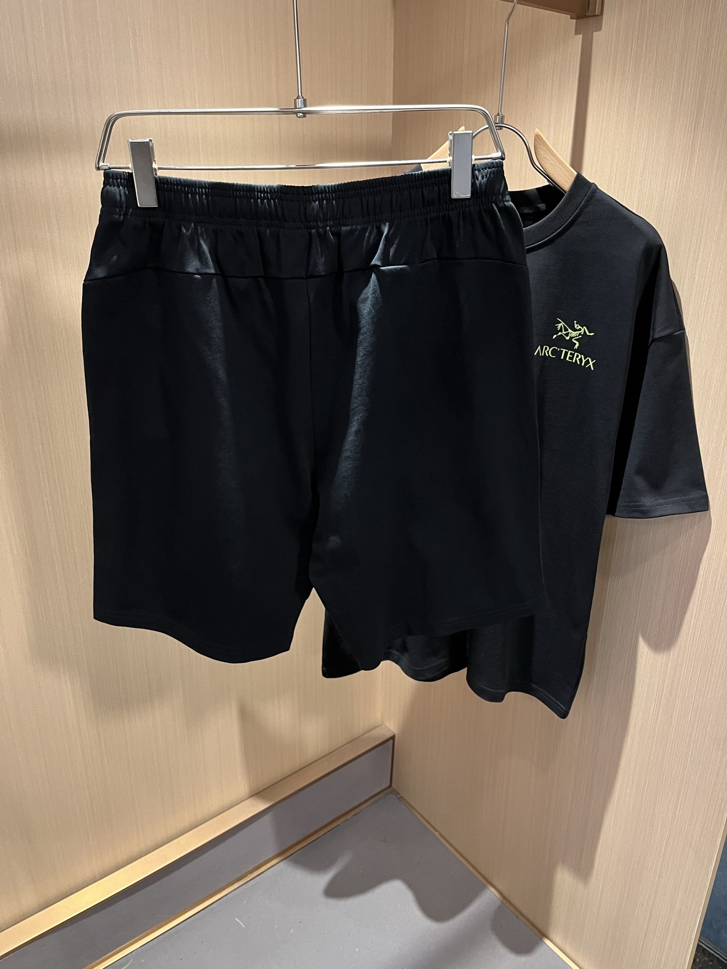 ARCTER*X始*祖鸟 2025春夏新款休闲套装,户外品牌可能大家第一想到的就是加拿大鹅、始祖鸟。给