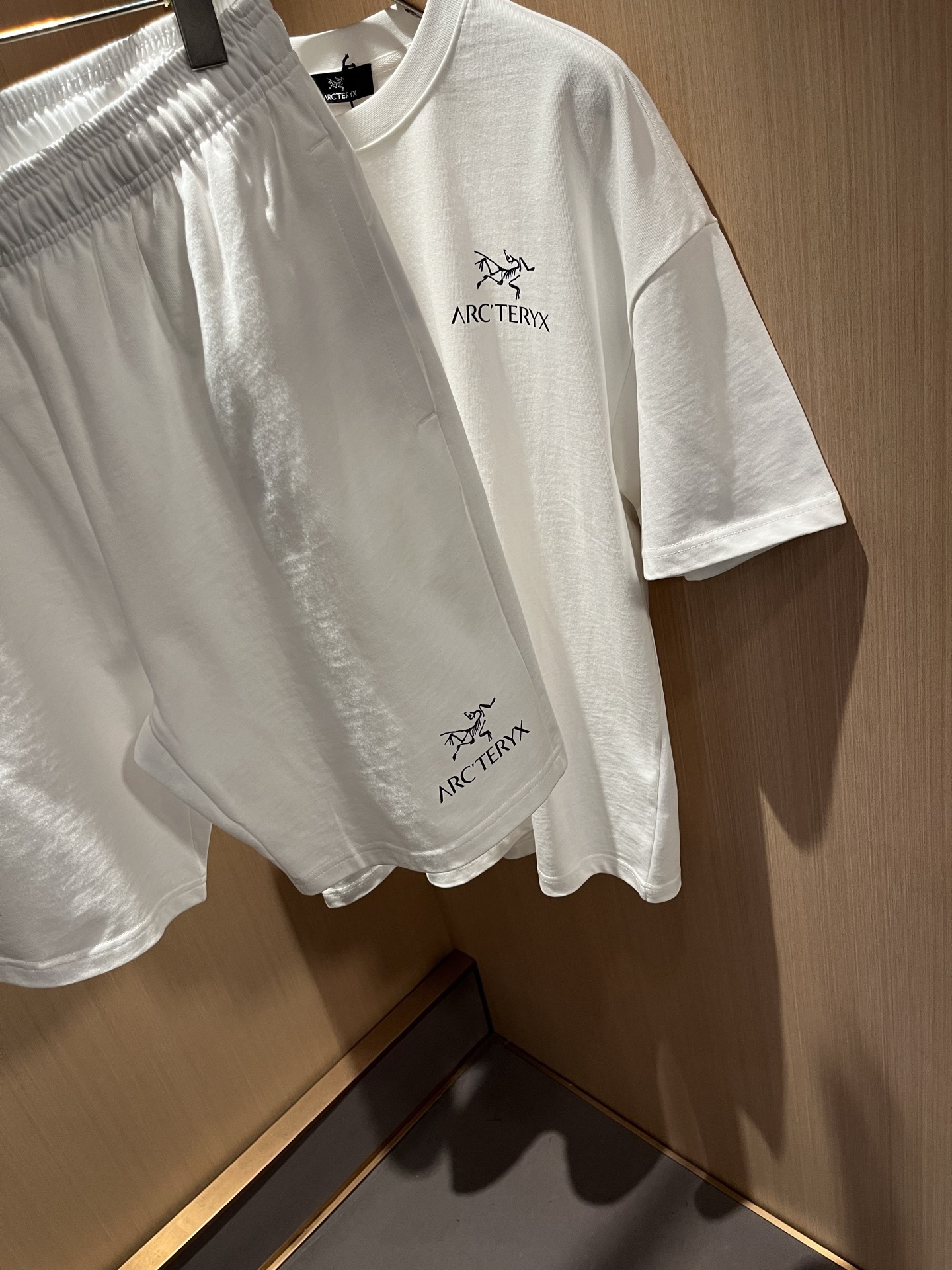 ARCTER*X始*祖鸟 2025春夏新款休闲套装,户外品牌可能大家第一想到的就是加拿大鹅、始祖鸟。给