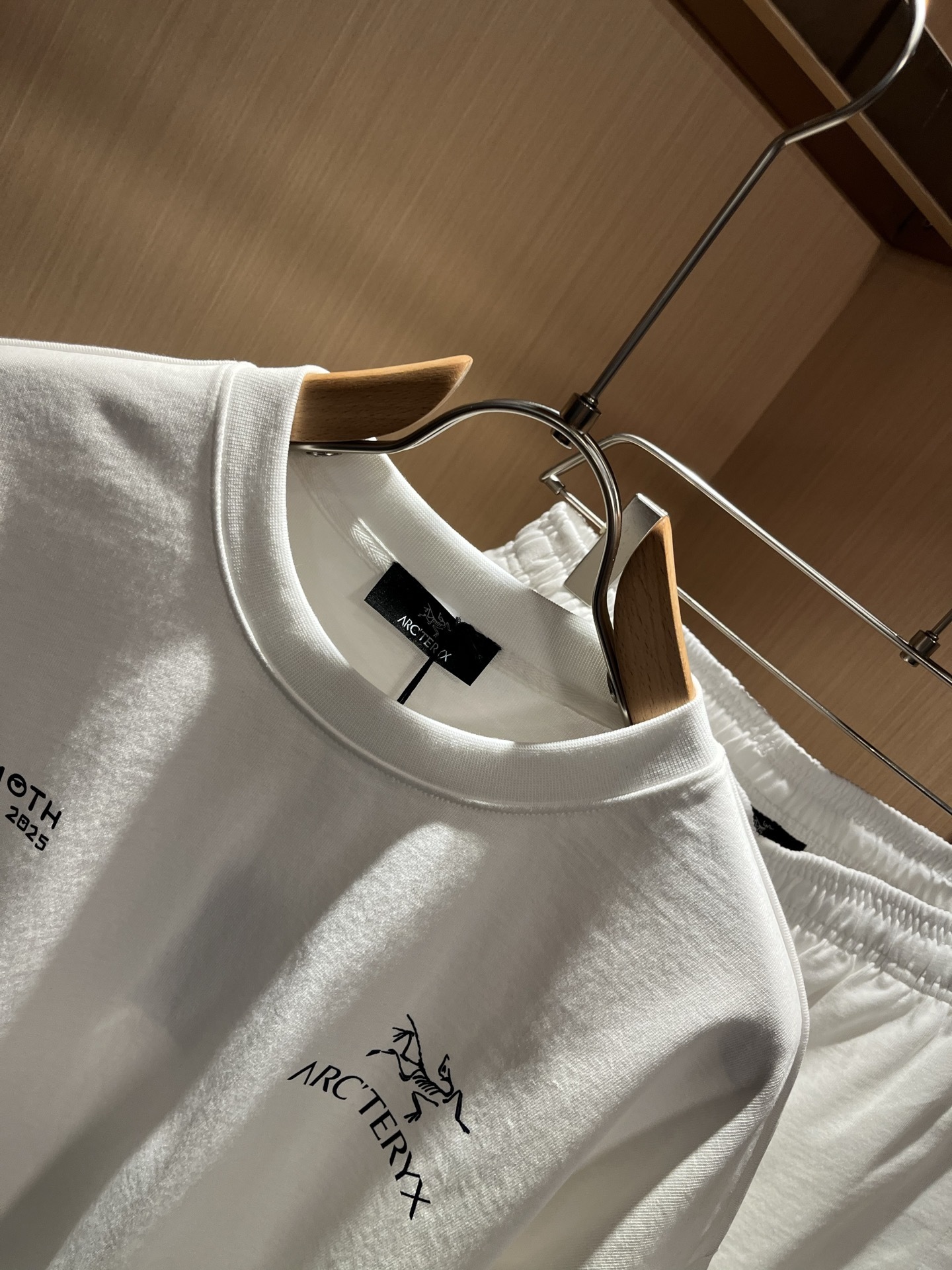 ARCTER*X始*祖鸟 2025春夏新款休闲套装,户外品牌可能大家第一想到的就是加拿大鹅、始祖鸟。给
