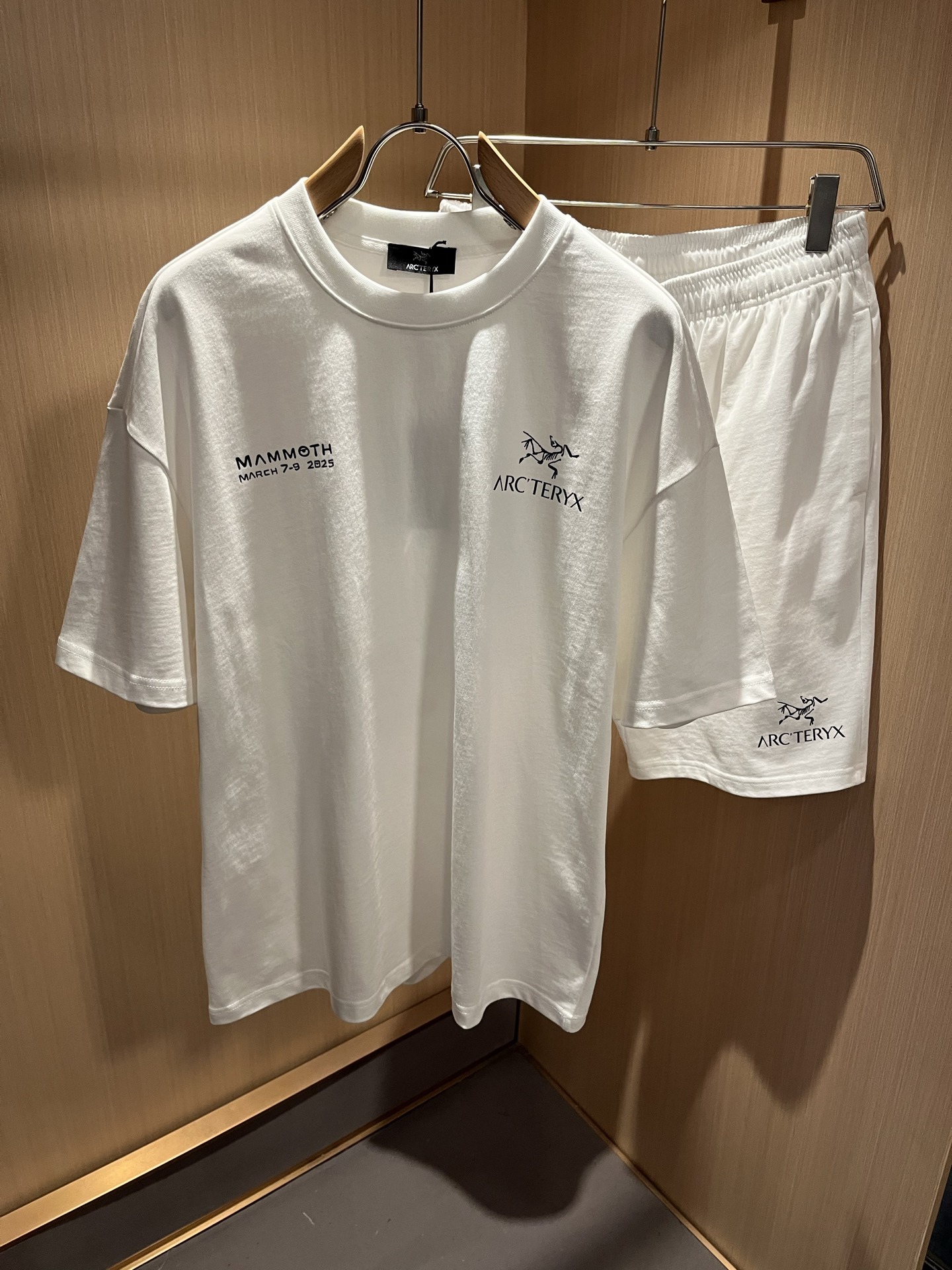 ARCTER*X始*祖鸟 2025春夏新款休闲套装,户外品牌可能大家第一想到的就是加拿大鹅、始祖鸟。给