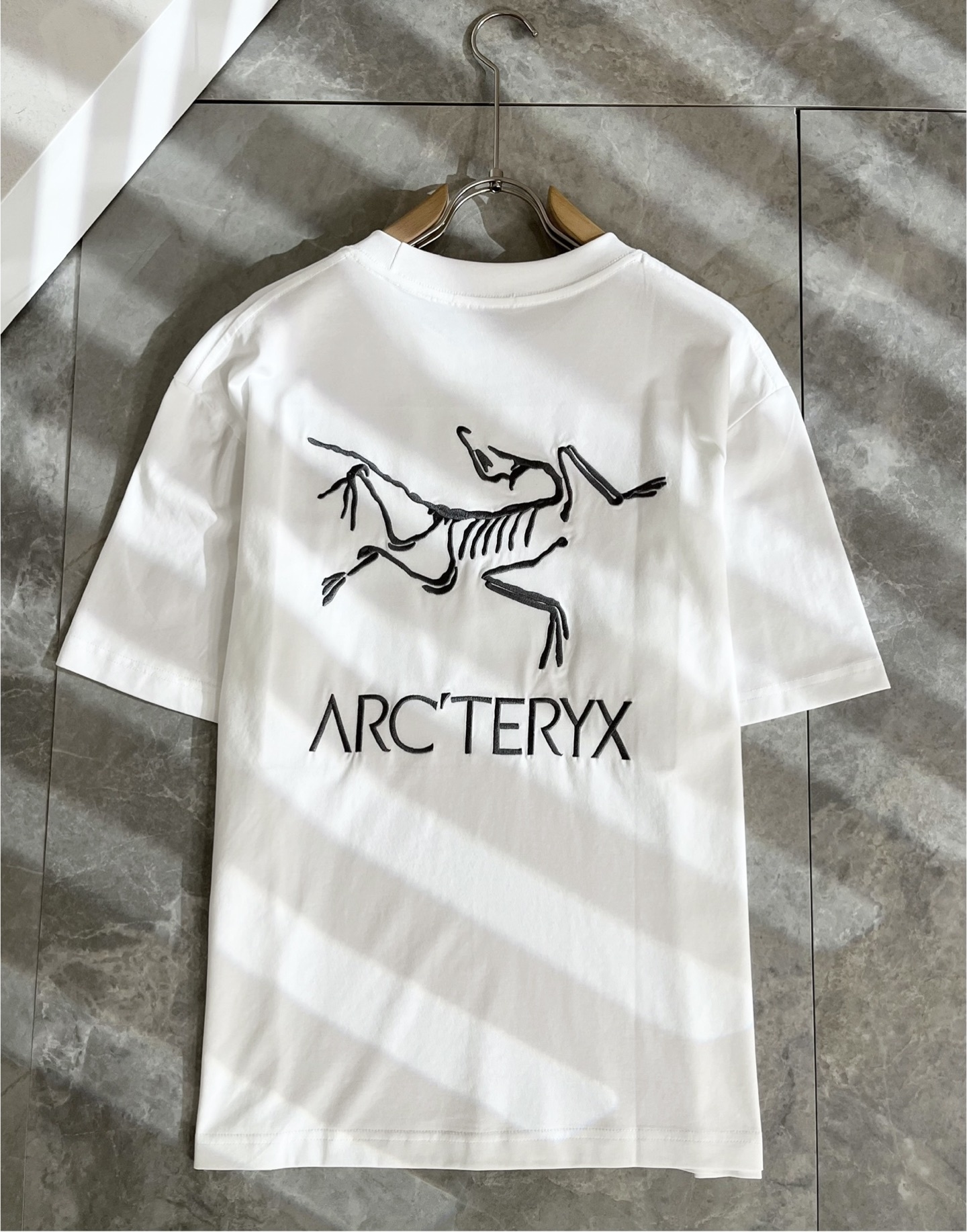ARCTER*X始*祖鸟 2025春夏新款男女同款👫短袖T恤,户外品牌可能大家第一想到的就是加拿大鹅、