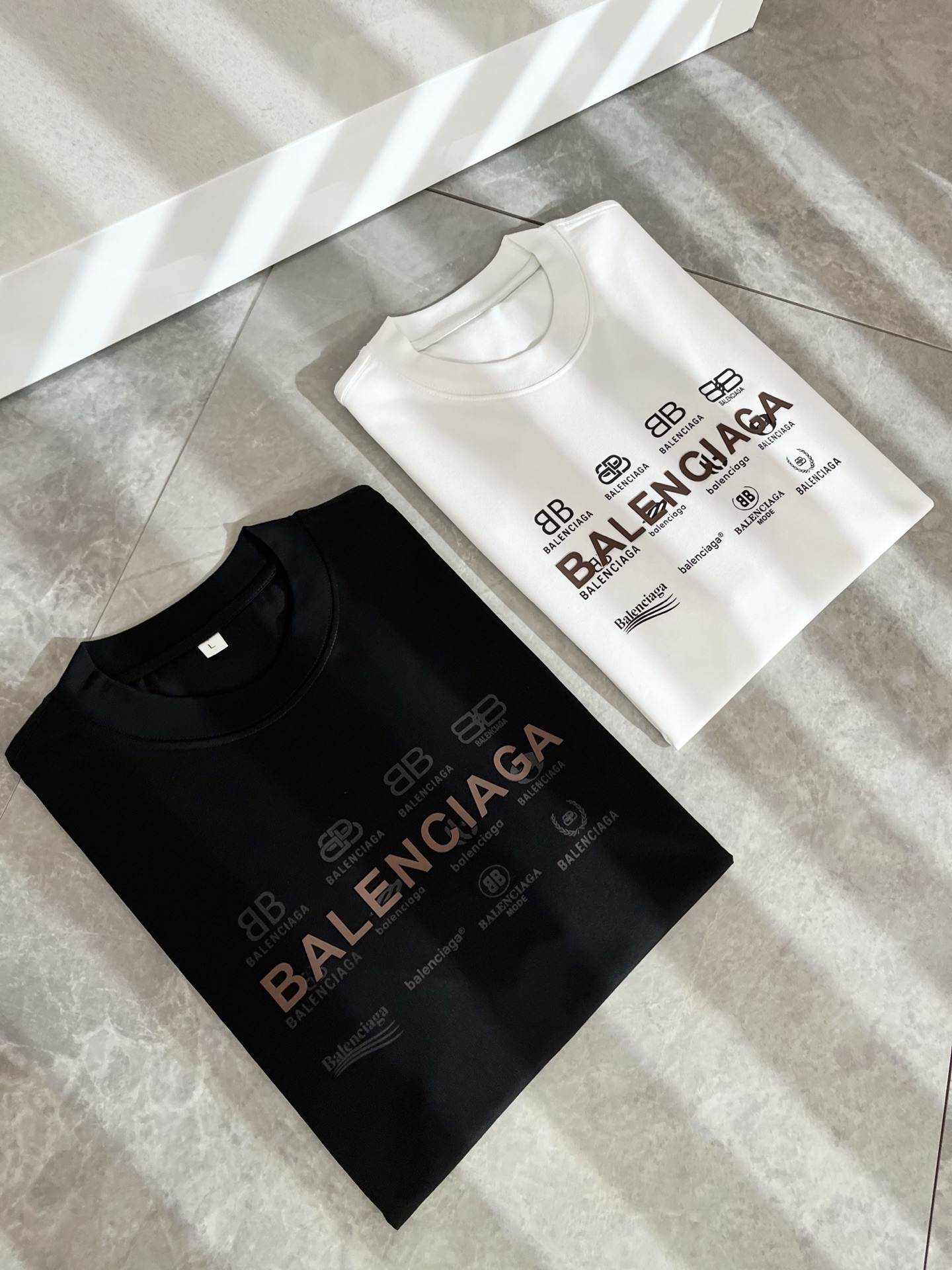    BALENCI*GA巴黎*家 2025春夏新款男女同款👫短袖T恤！走秀图案印花时尚休闲短袖T恤衫！