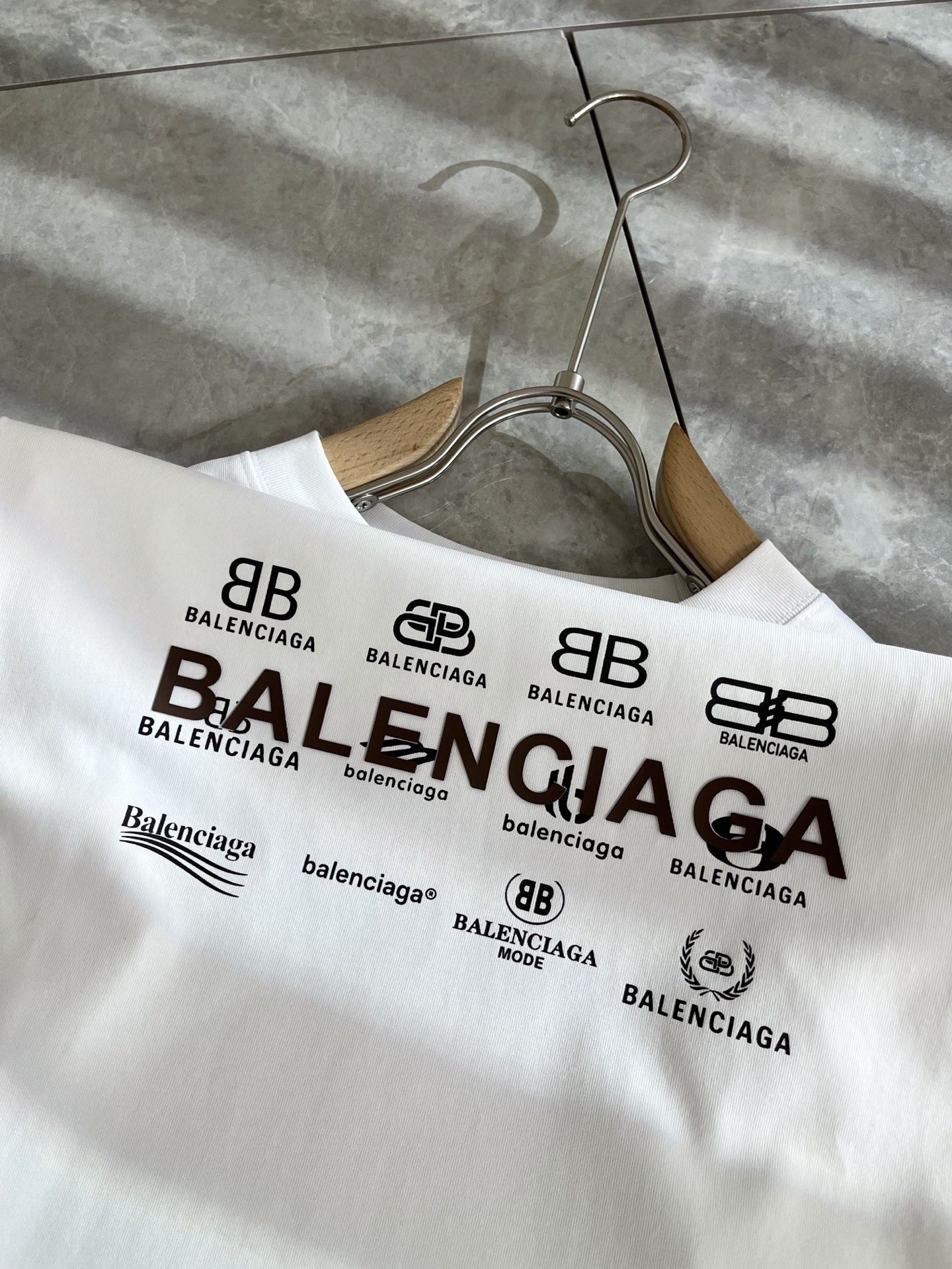    BALENCI*GA巴黎*家 2025春夏新款男女同款👫短袖T恤！走秀图案印花时尚休闲短袖T恤衫！