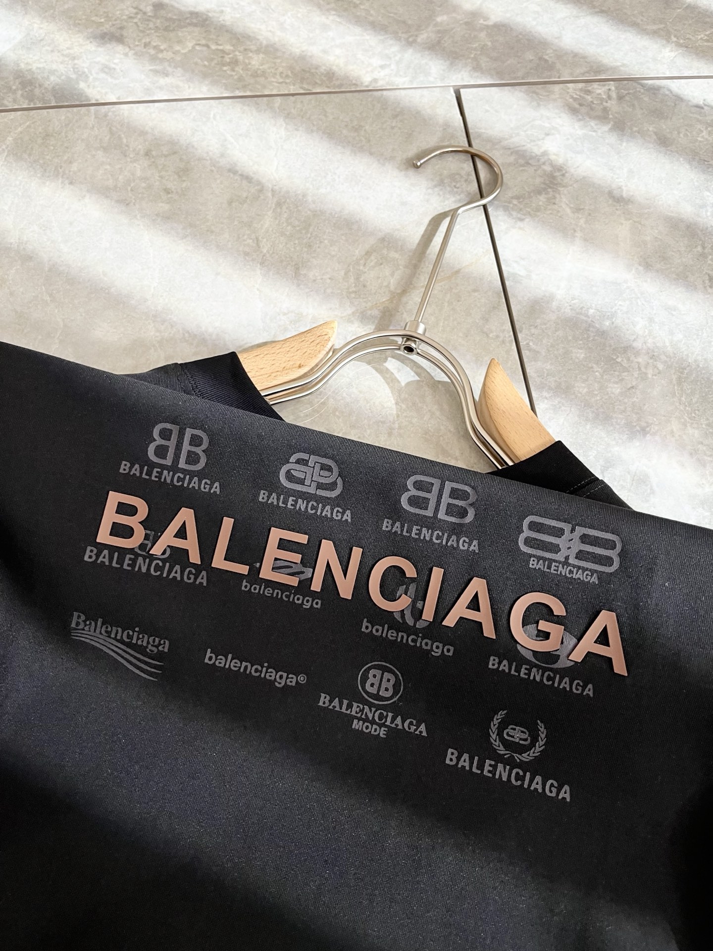    BALENCI*GA巴黎*家 2025春夏新款男女同款👫短袖T恤！走秀图案印花时尚休闲短袖T恤衫！