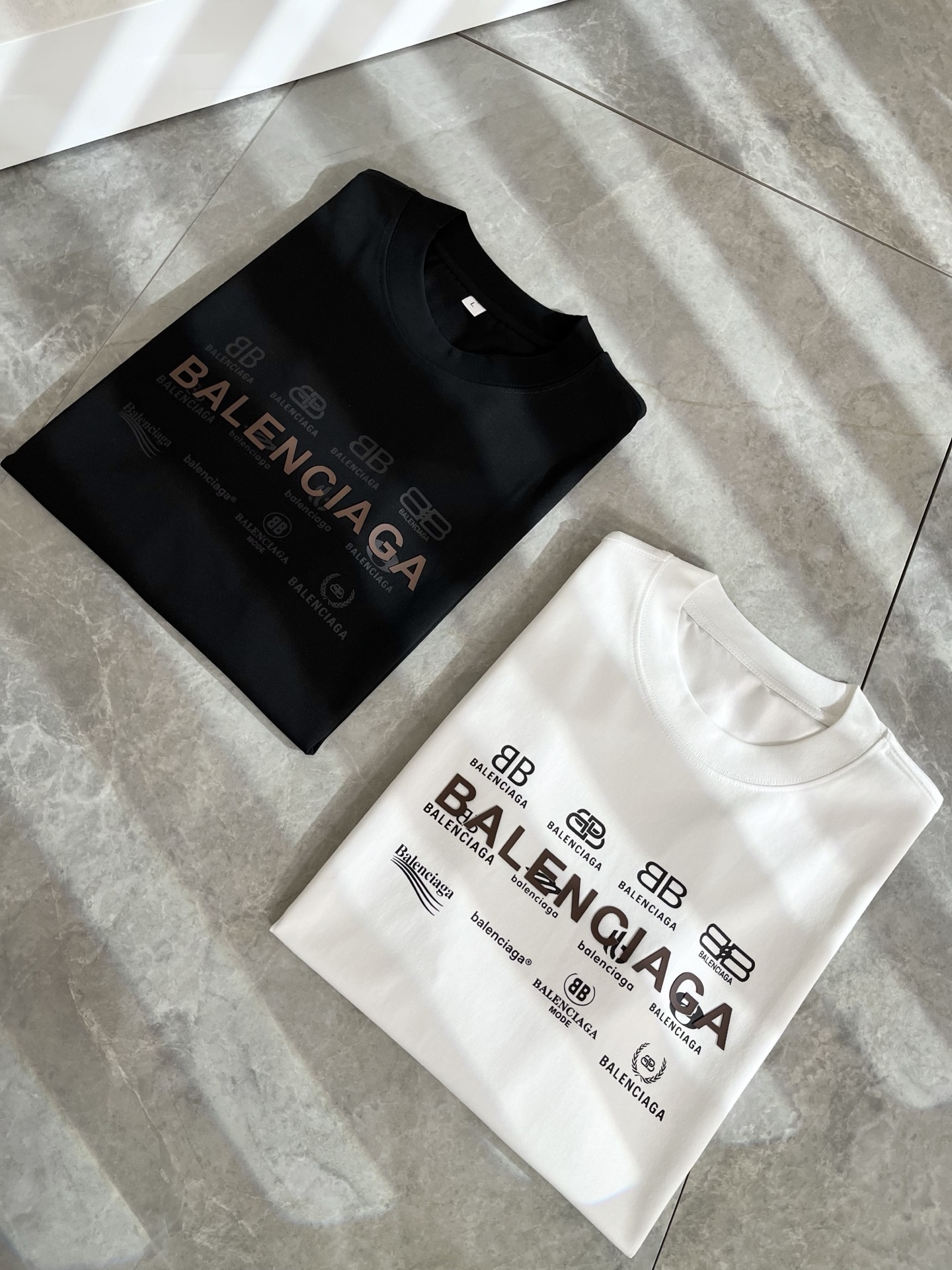    BALENCI*GA巴黎*家 2025春夏新款男女同款👫短袖T恤！走秀图案印花时尚休闲短袖T恤衫！