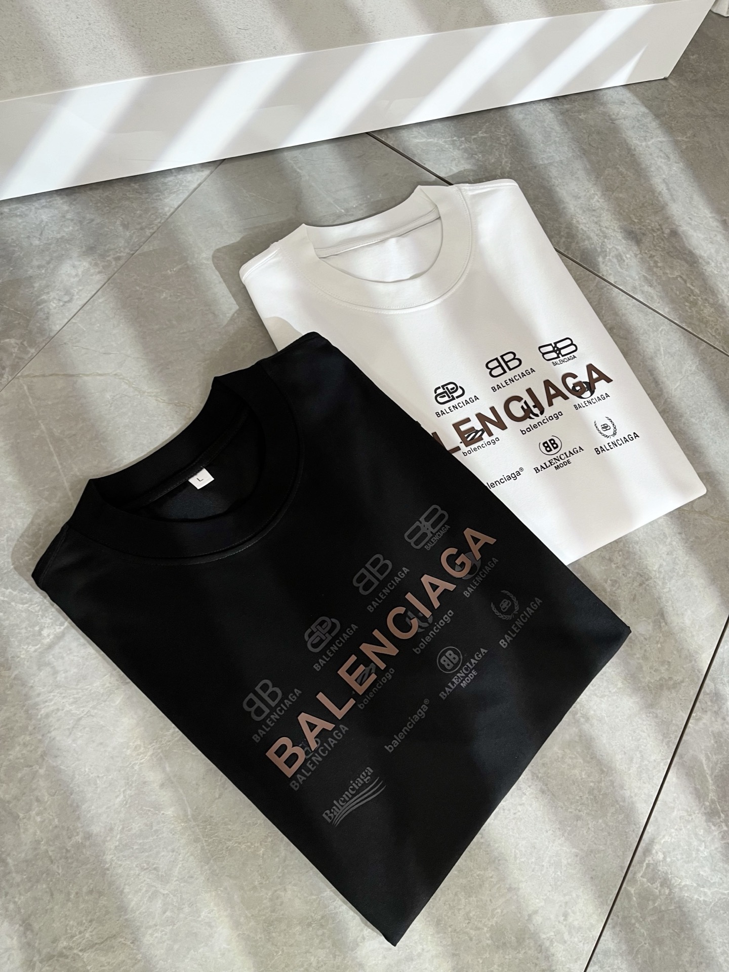   BALENCI*GA巴黎*家 2025春夏新款男女同款👫短袖T恤！走秀图案印花时尚休闲短袖T恤衫！