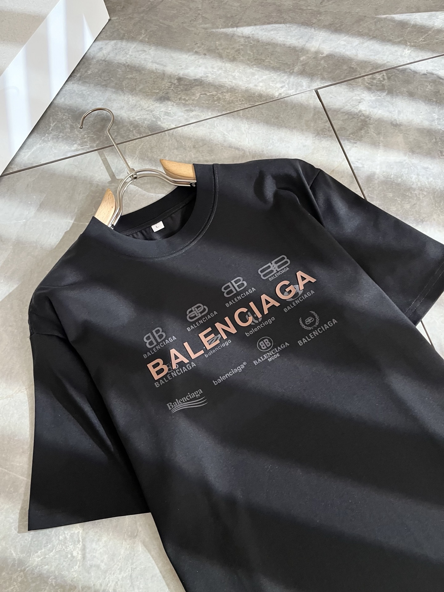    BALENCI*GA巴黎*家 2025春夏新款男女同款👫短袖T恤！走秀图案印花时尚休闲短袖T恤衫！