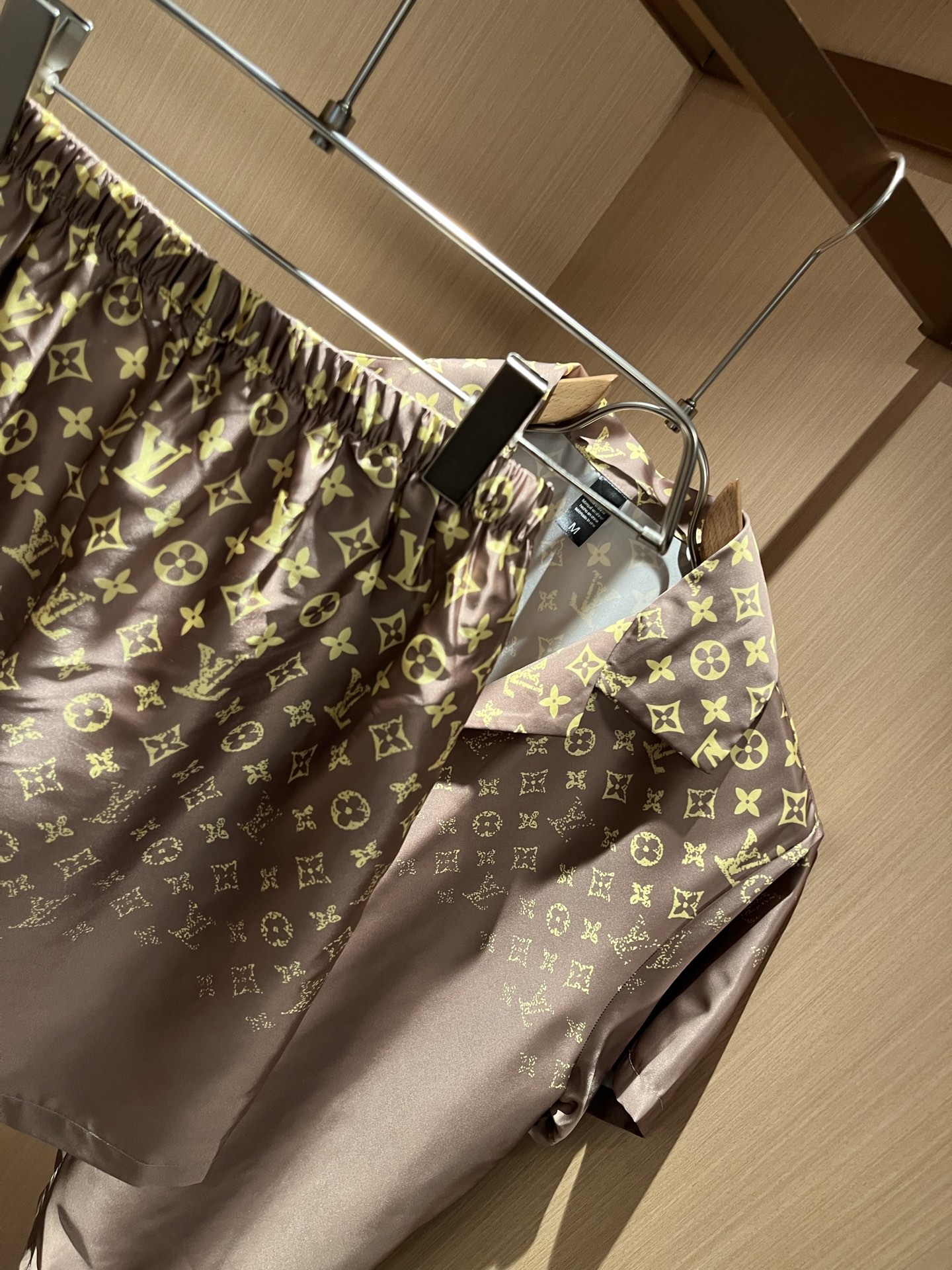  Louis Vuit*on 路易家族 2025春夏新款Monogram系列！轻奢休闲套装，男女同款👫睡