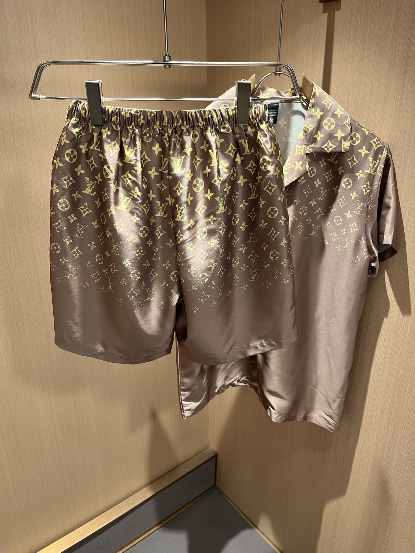  Louis Vuit*on 路易家族 2025春夏新款Monogram系列！轻奢休闲套装，男女同款👫睡