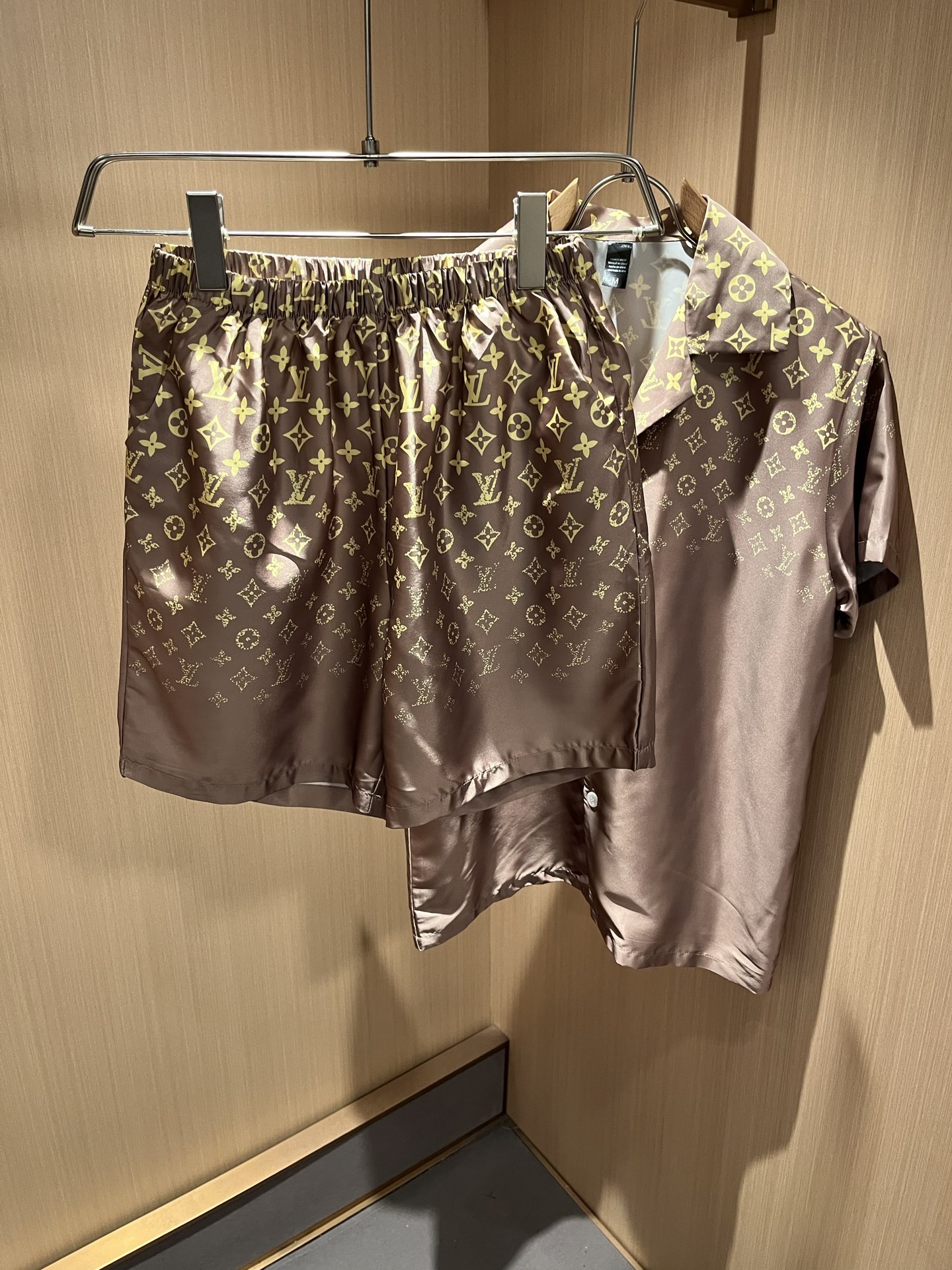  Louis Vuit*on 路易家族 2025春夏新款Monogram系列！轻奢休闲套装，男女同款👫睡